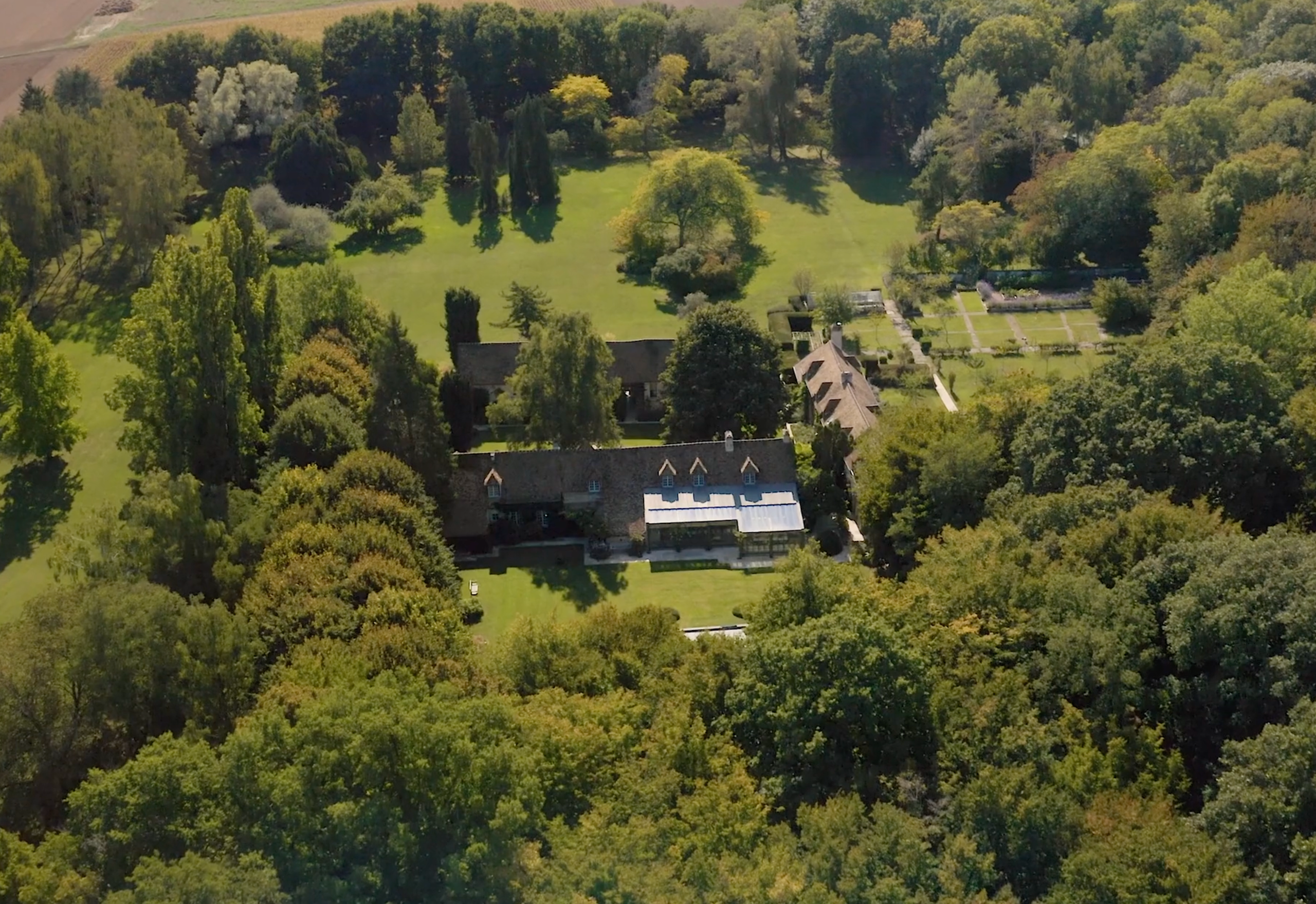 Anthony & Gabrielle | Wedding Photography in France. Paris Wedding Photographer