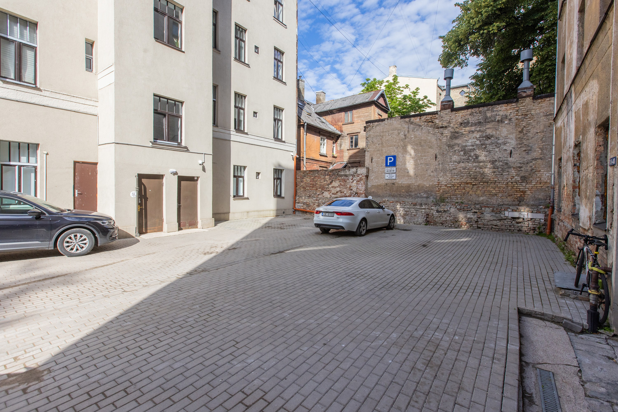 DZĪVOKLIS B. Sākums