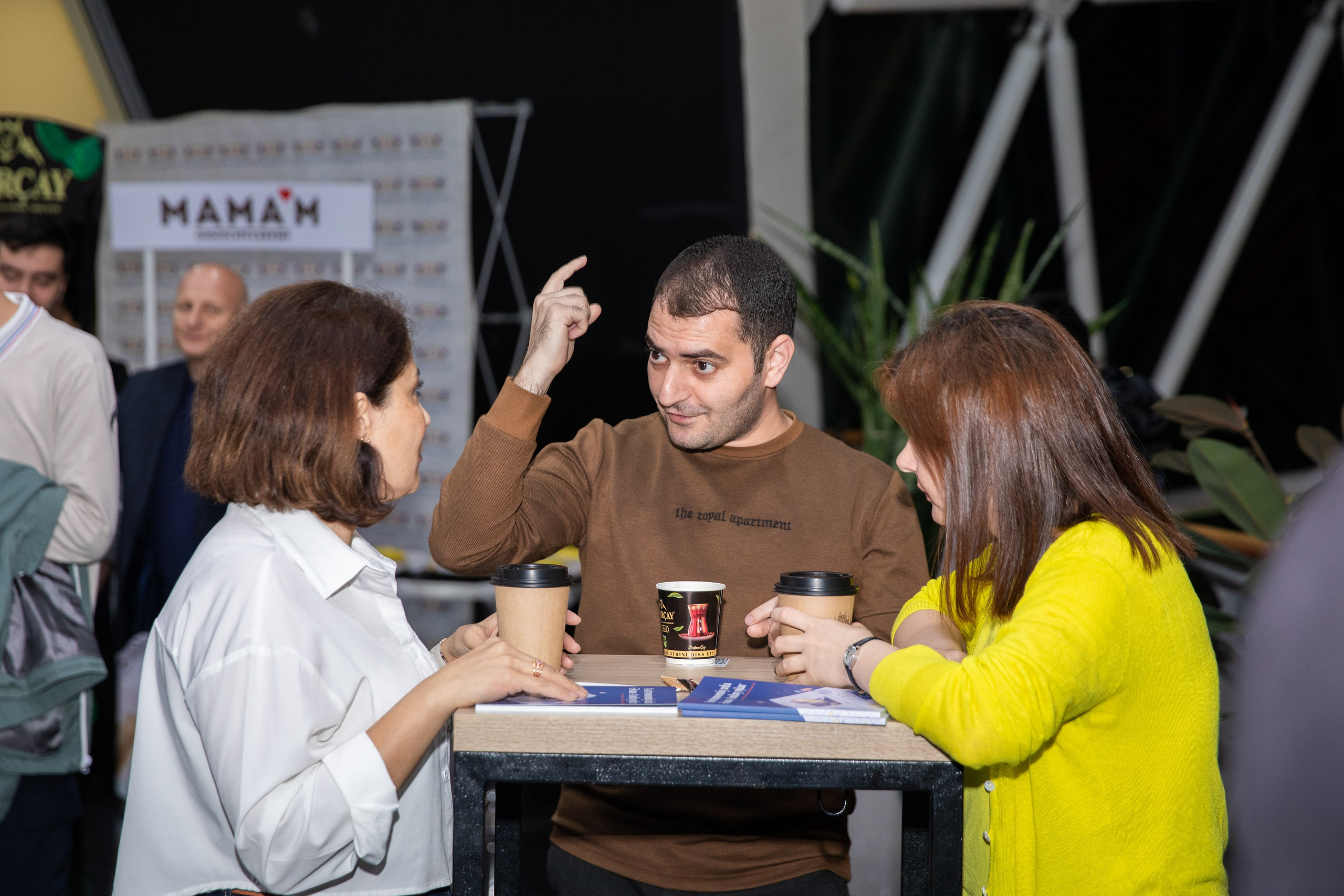 “Astronomiyada Əsas Anlayışlar” kitabının və “Fəza və Zamanın Elçiləri” filminin təqdimatı. Həvəskar Astronomlar Cəmiyyəti — Astronomy.az