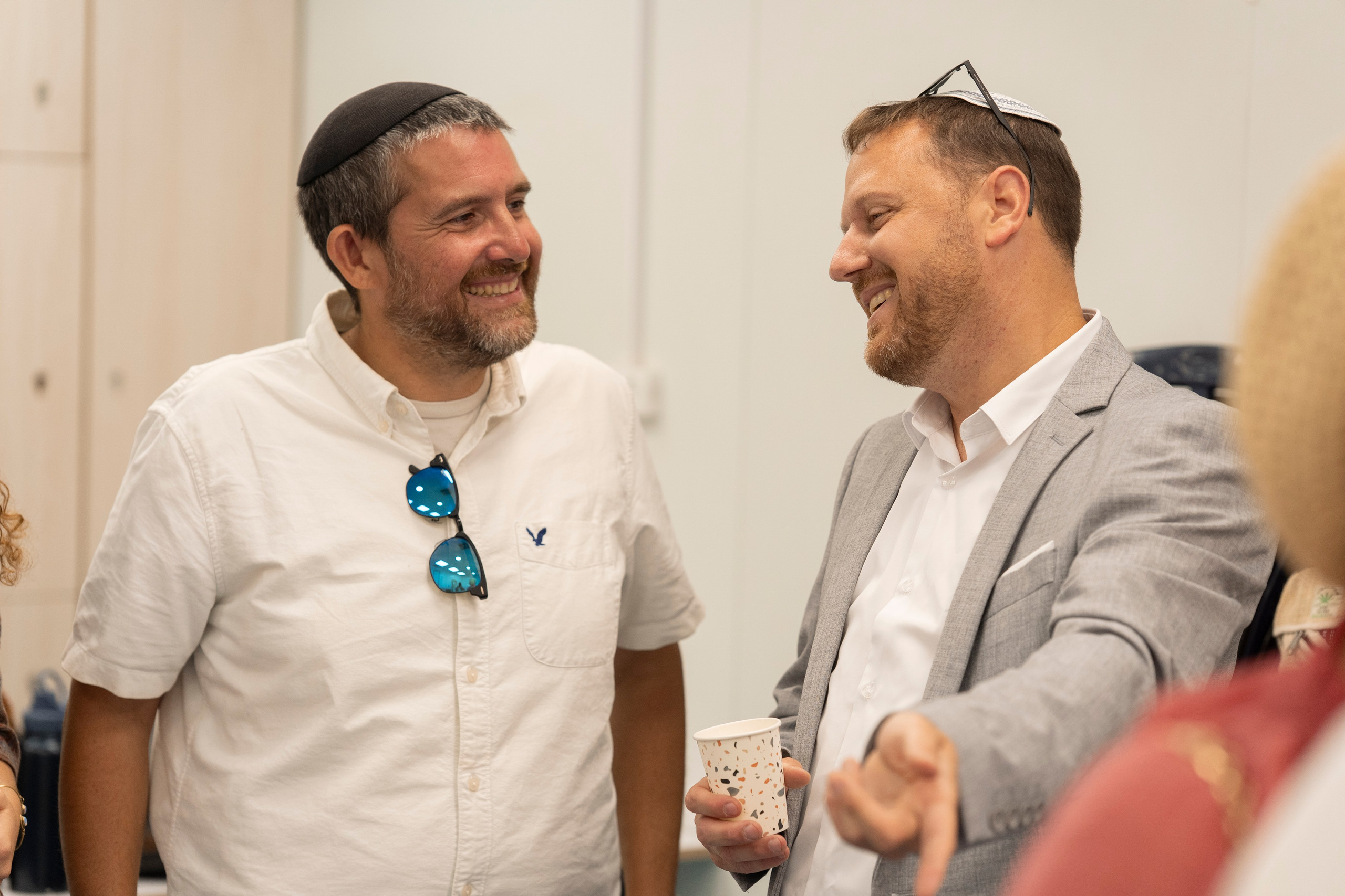 הנחת התפילין רפאל לוי. יוסף מזרחי צילום חתונה, ברית וזוגיות. צלם מקצועי שאוהב להוציא אתכם הכי יפים ברגעים הכי מרגשים