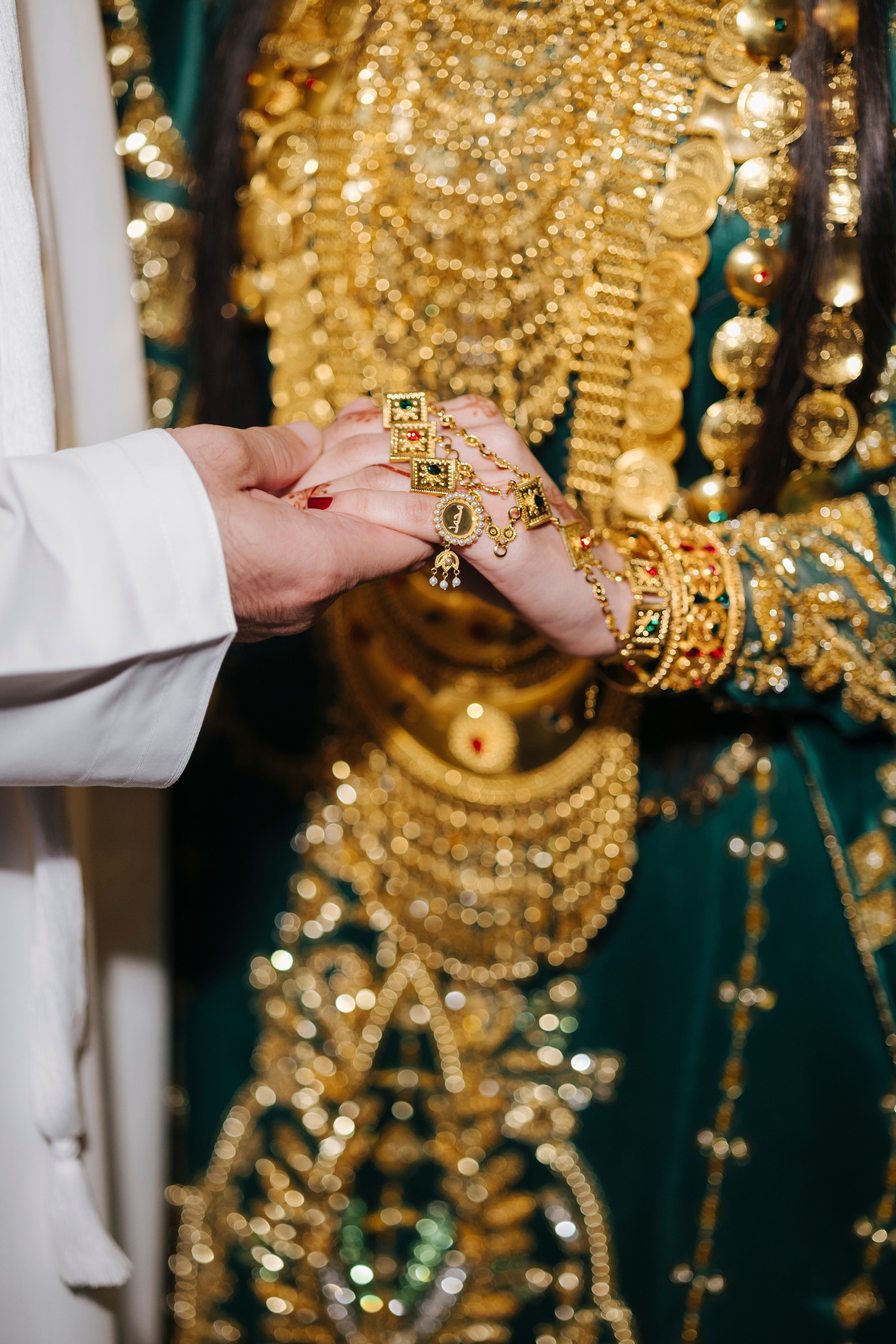 Meera Henna. Wedding, Maternity & Family Photographer in Dubai, UAE & Worldwide