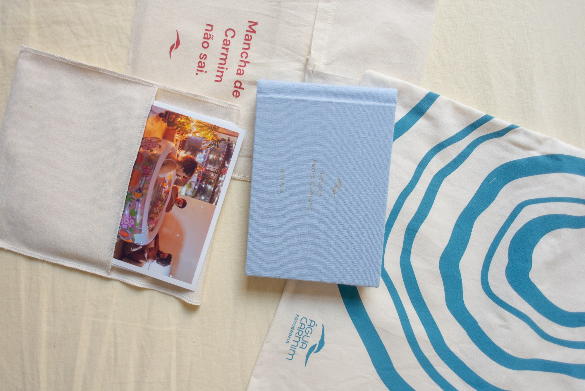 As águas guardam memórias. Água Carmim Fotografia