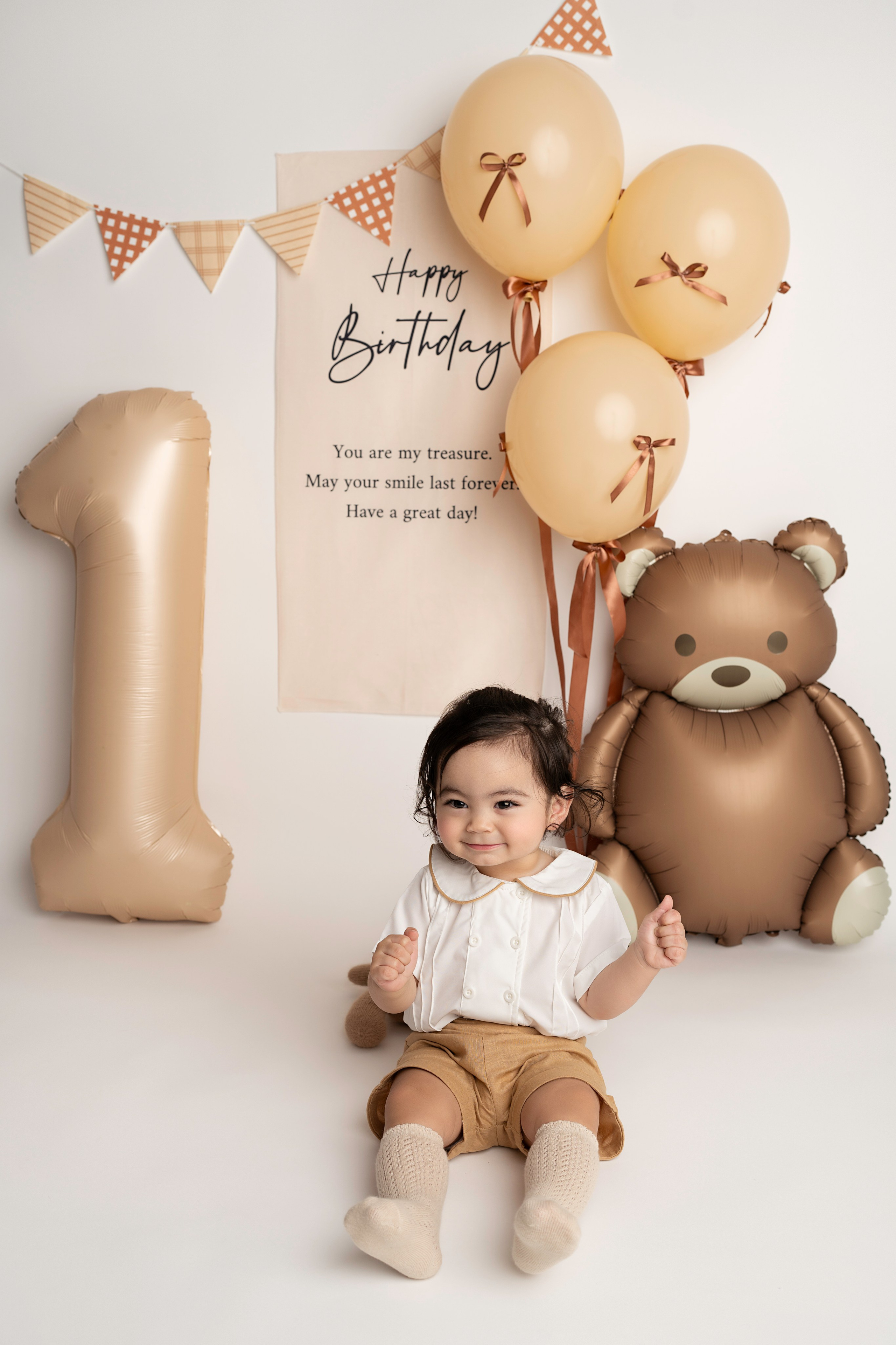 CAKE SMASH PHOTOGRAPHY. Newborn, Sitter and Cake Smash Photographer in Doha, Qatar