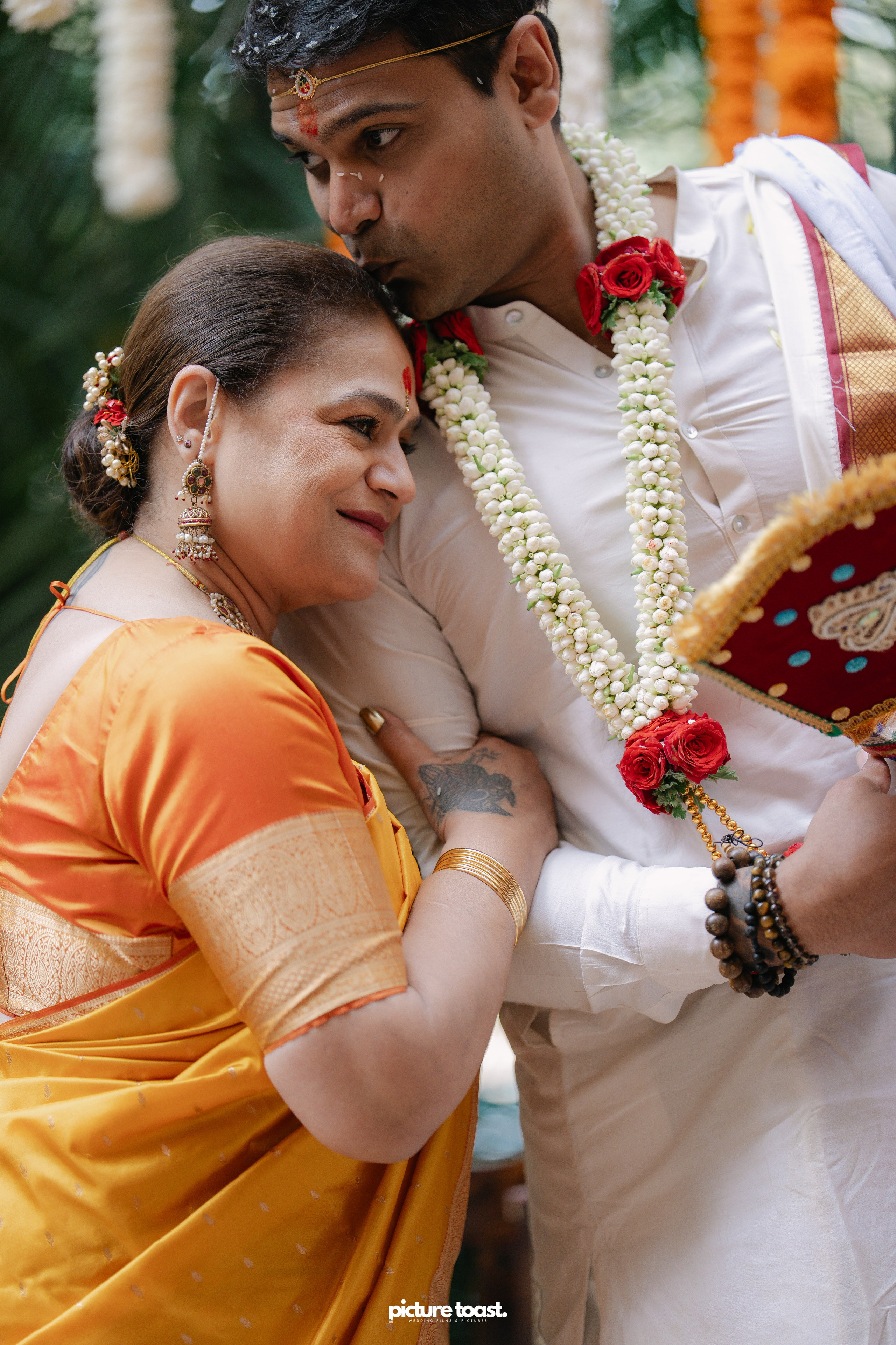 South Indian Wedding Ft. Aashna & Rajiv. Fine art Wedding Photographers in India & Canada