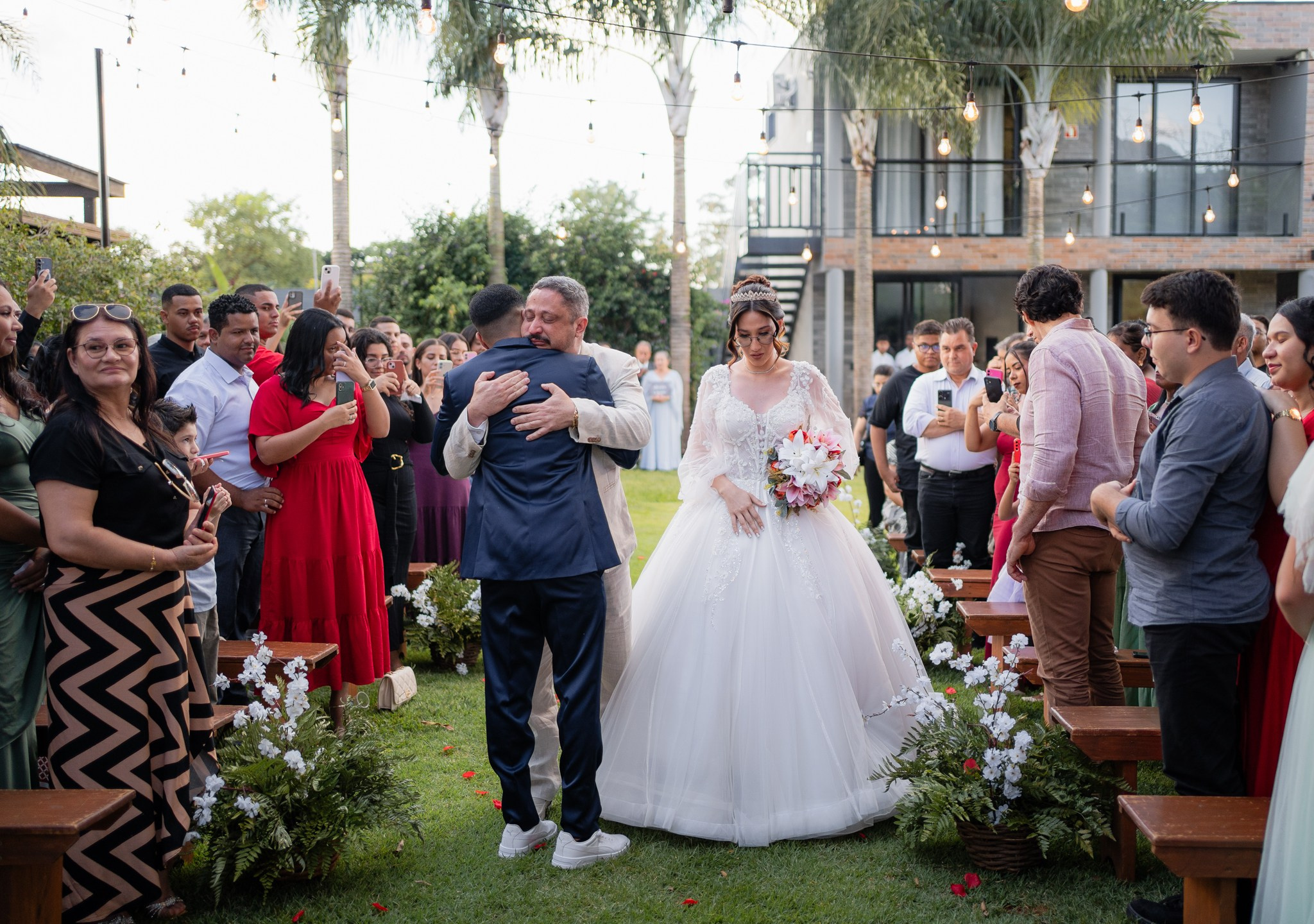 Larissa & Vinicius — Espaço Faveral / Aararaquara. Robson Colaço