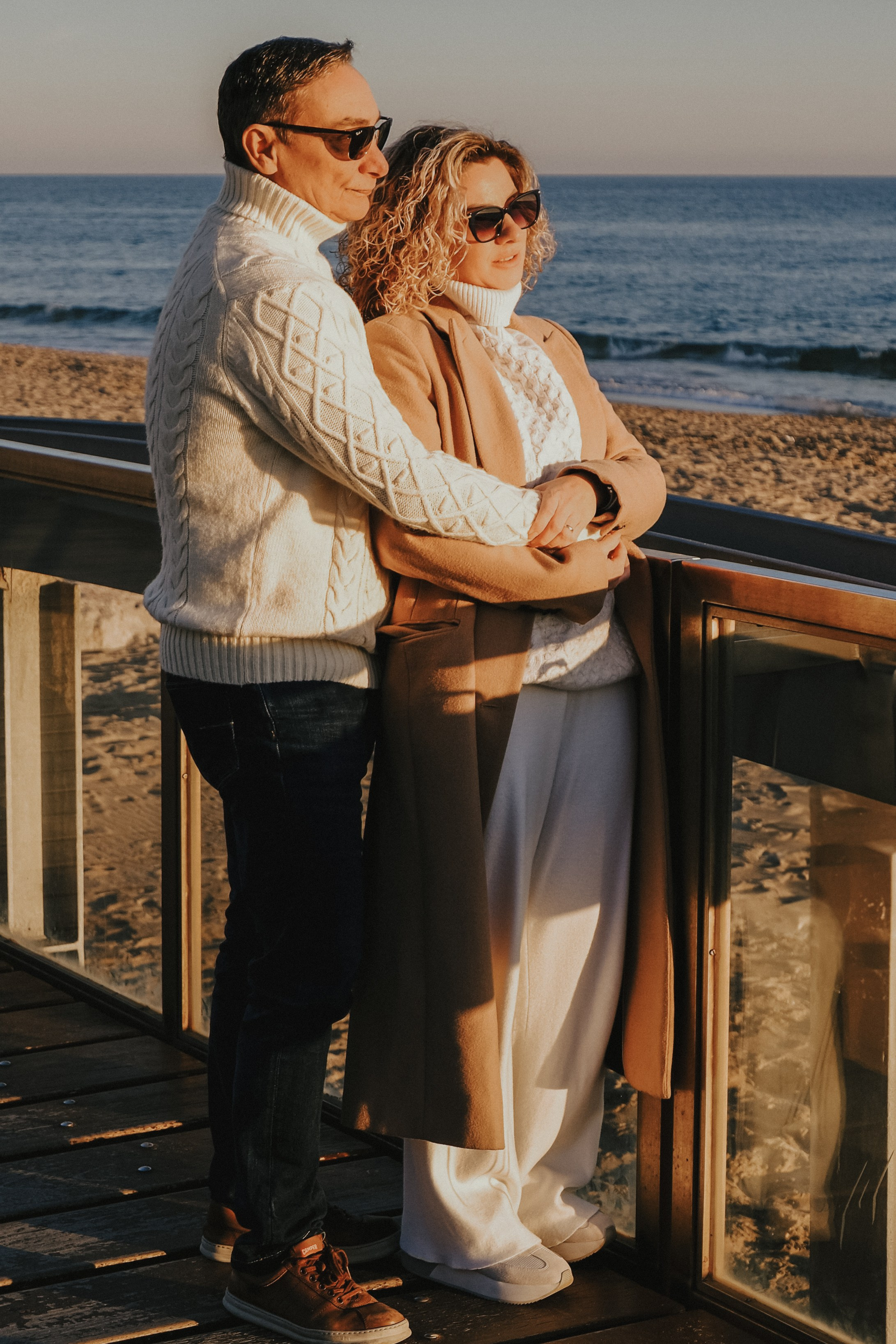 Sesión de pareja en la playa. Fotografía profesional en Calafell - Elena Medvedeva