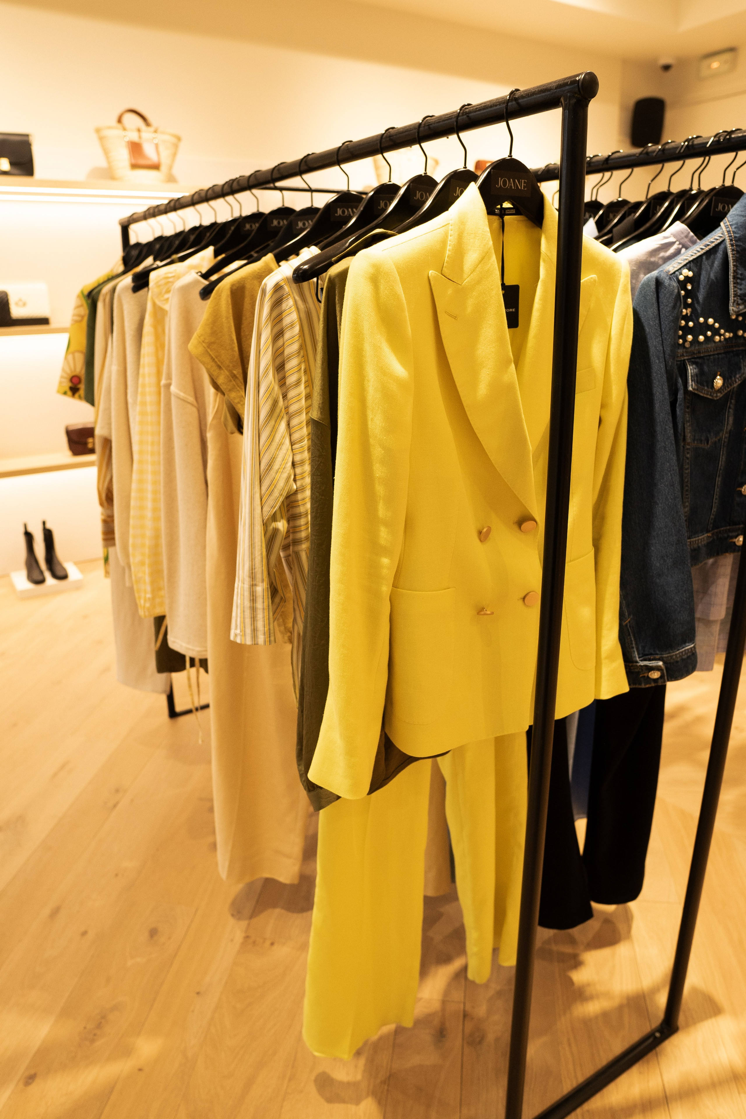 Magasin de vêtements JOANE. Petit trésor photos de famille, grossesse et nouveau-né à Roanne