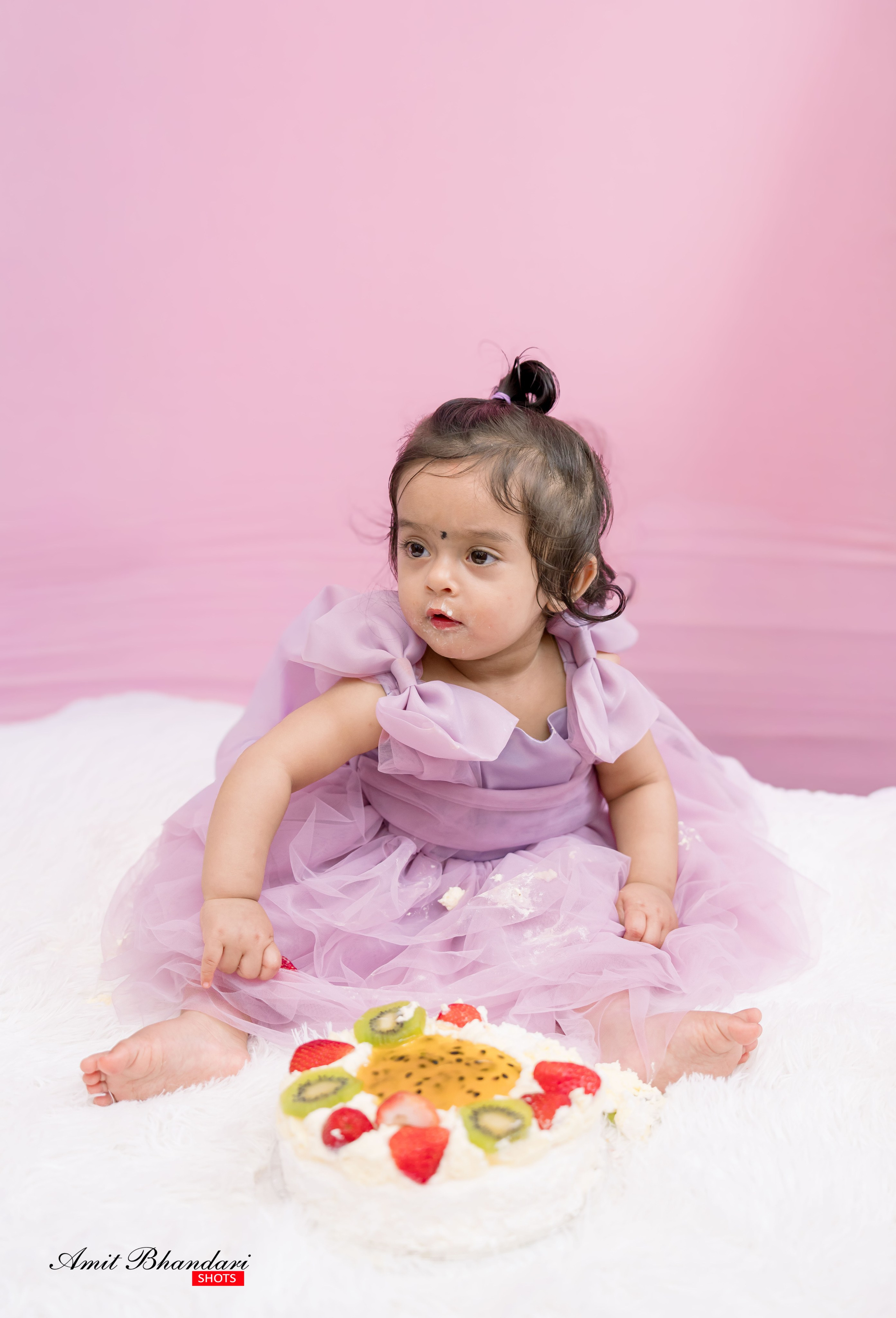Yuhana’s Cake Smash Session. Freelance Photographer in Newcastle & Central Coast
