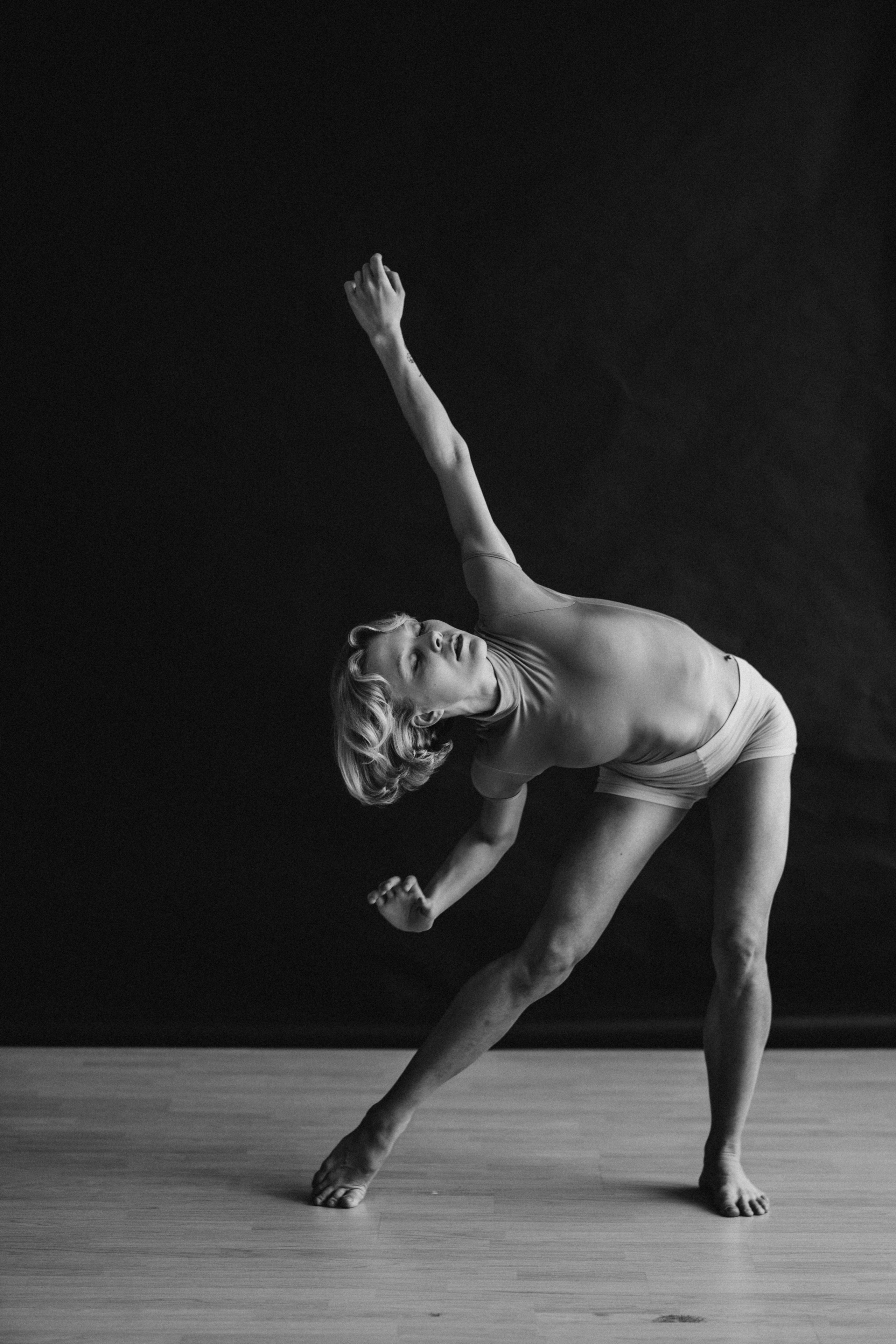 DANCERS. Victoria Olonen – Cinematic Portrait Artist | Helsinki & Europe