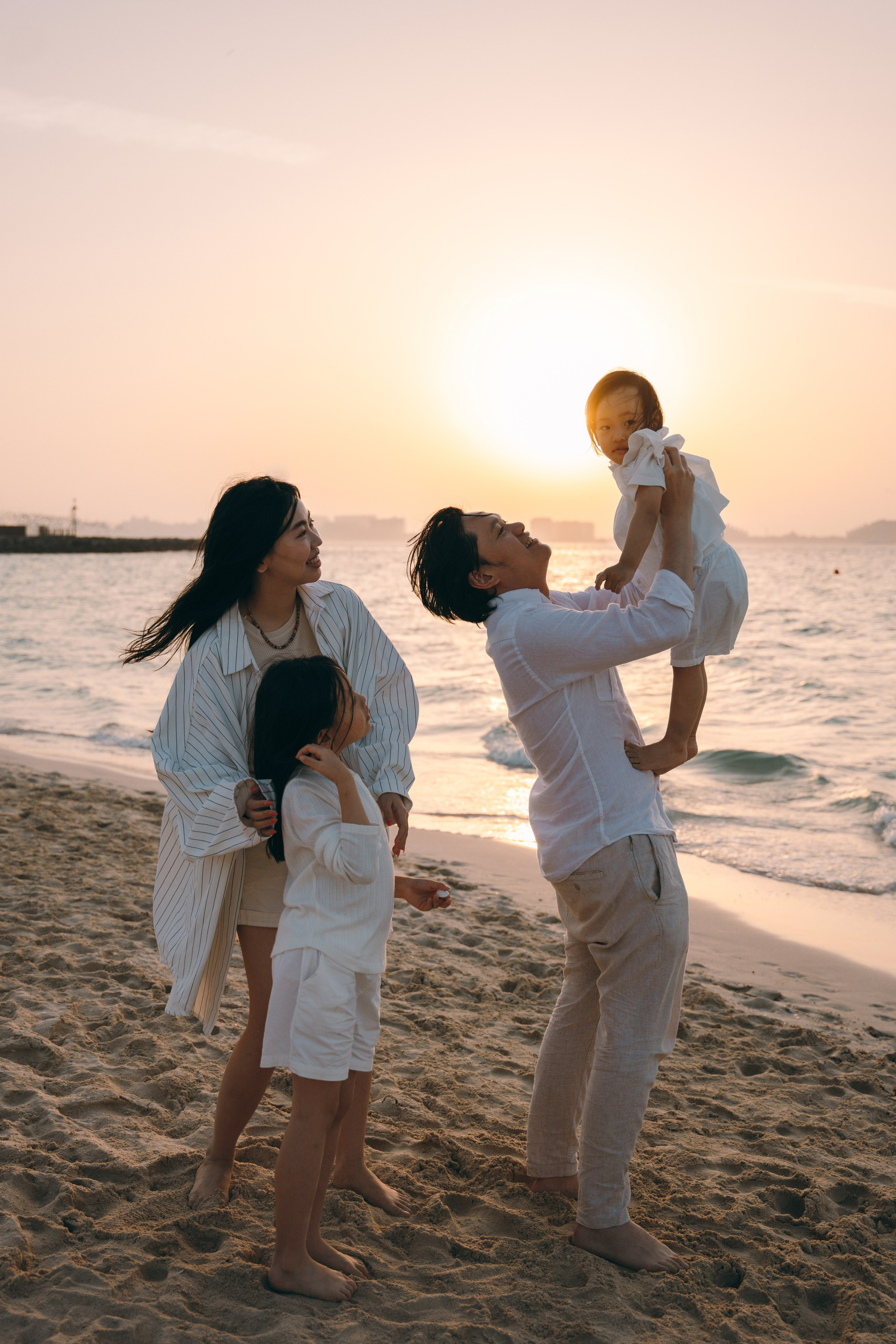 Wavy beach day. Angela Iakovleva — Family Photographer in Dubai