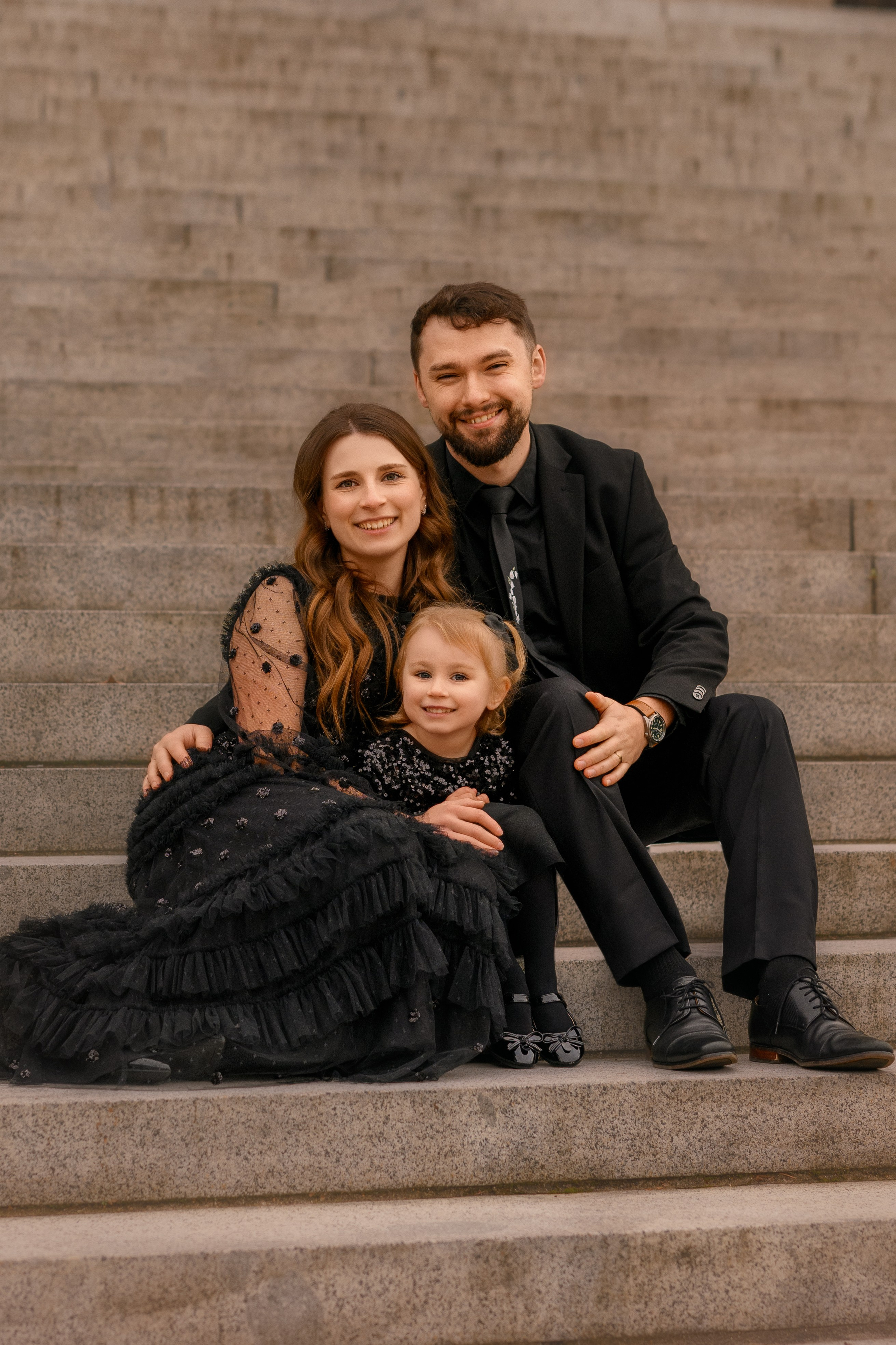 Family of Mark & Virsavia. Wedding & family photography in Seattle area. Helen Michelle photographer