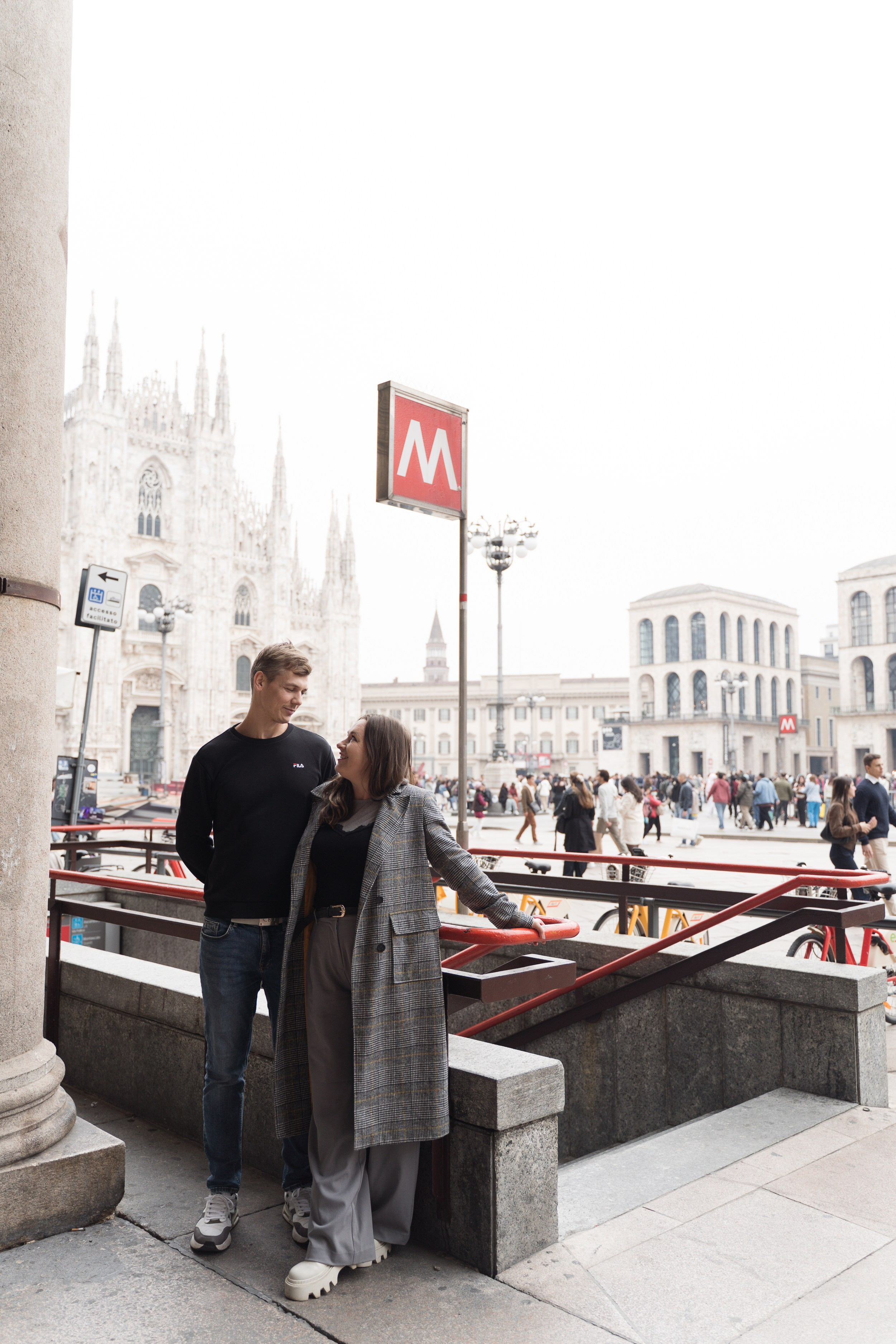 Winter Photo Walk in Milan. Proposal Photographer in Lake Como