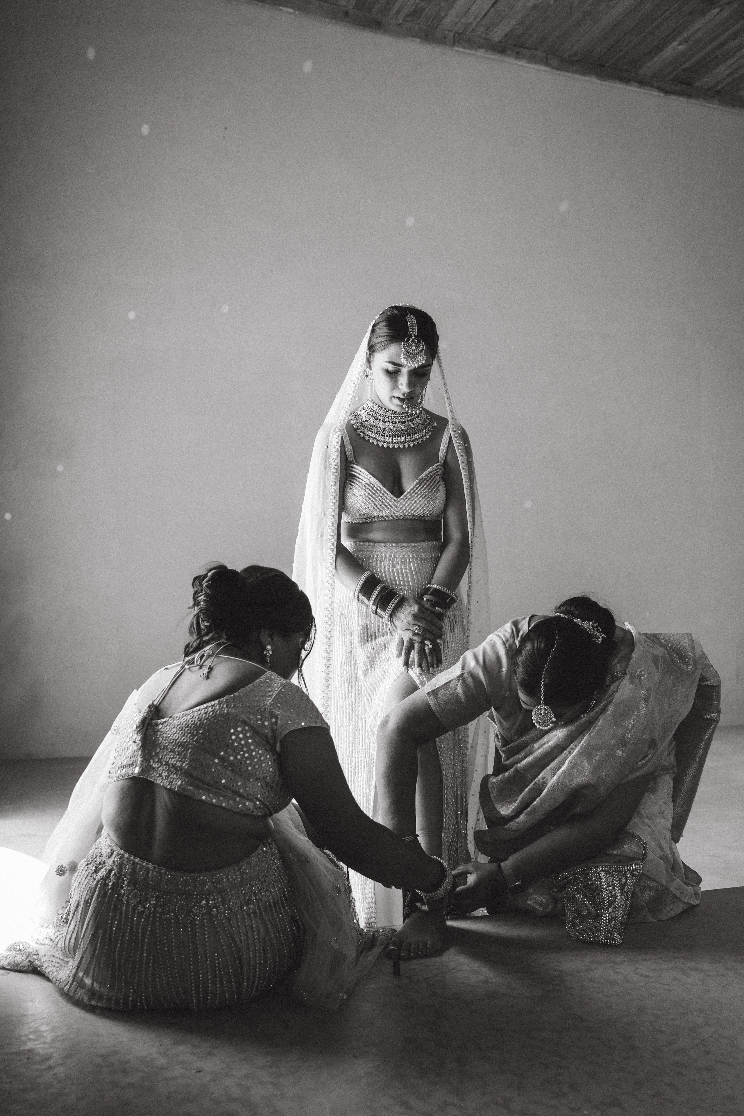 Patrik & Naomi. Monestir Sant Salvi. Paola wedding photographer / videographer in Barcelona