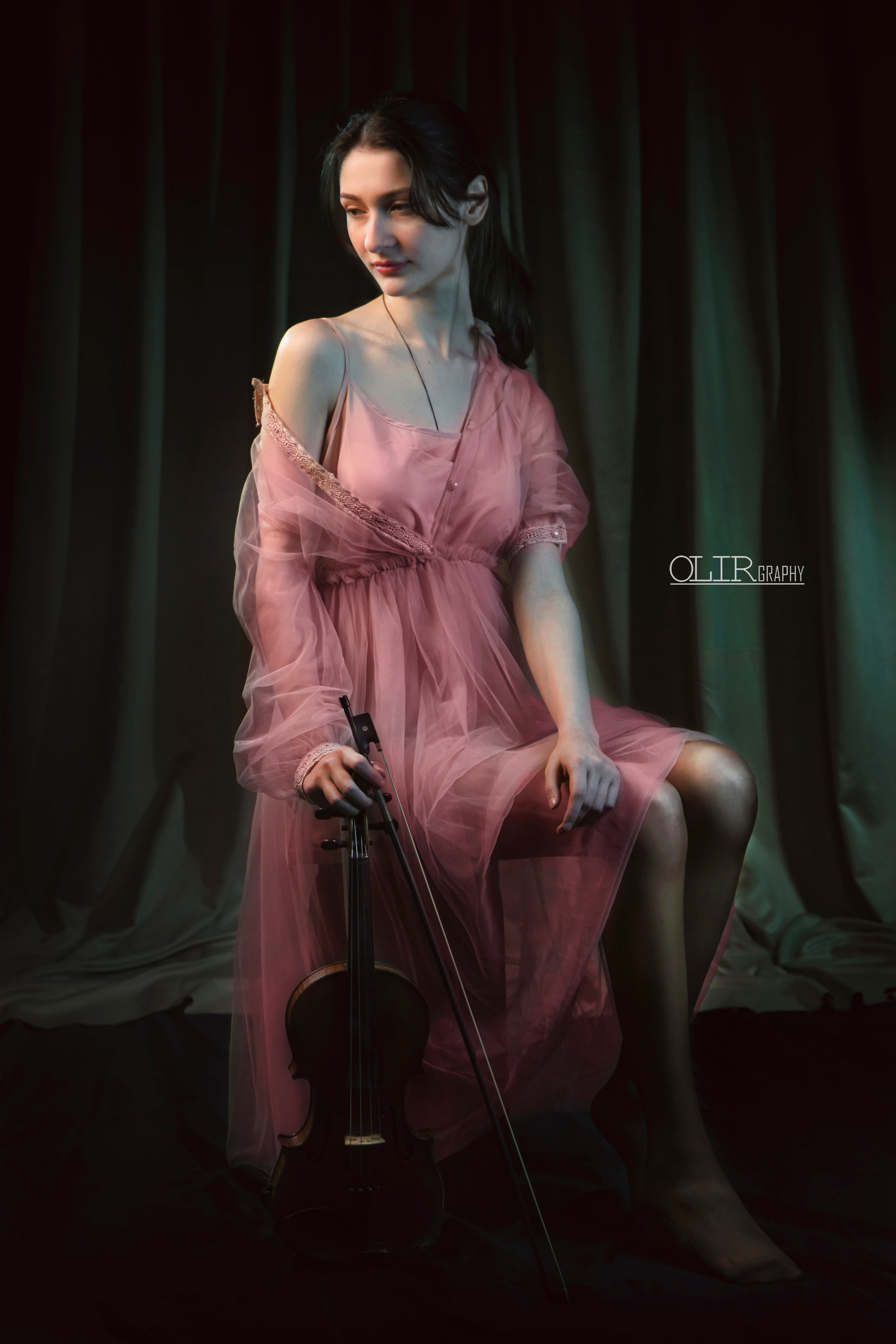 სტუდიური და გარე ფოტოსესიები. Clapp Studio