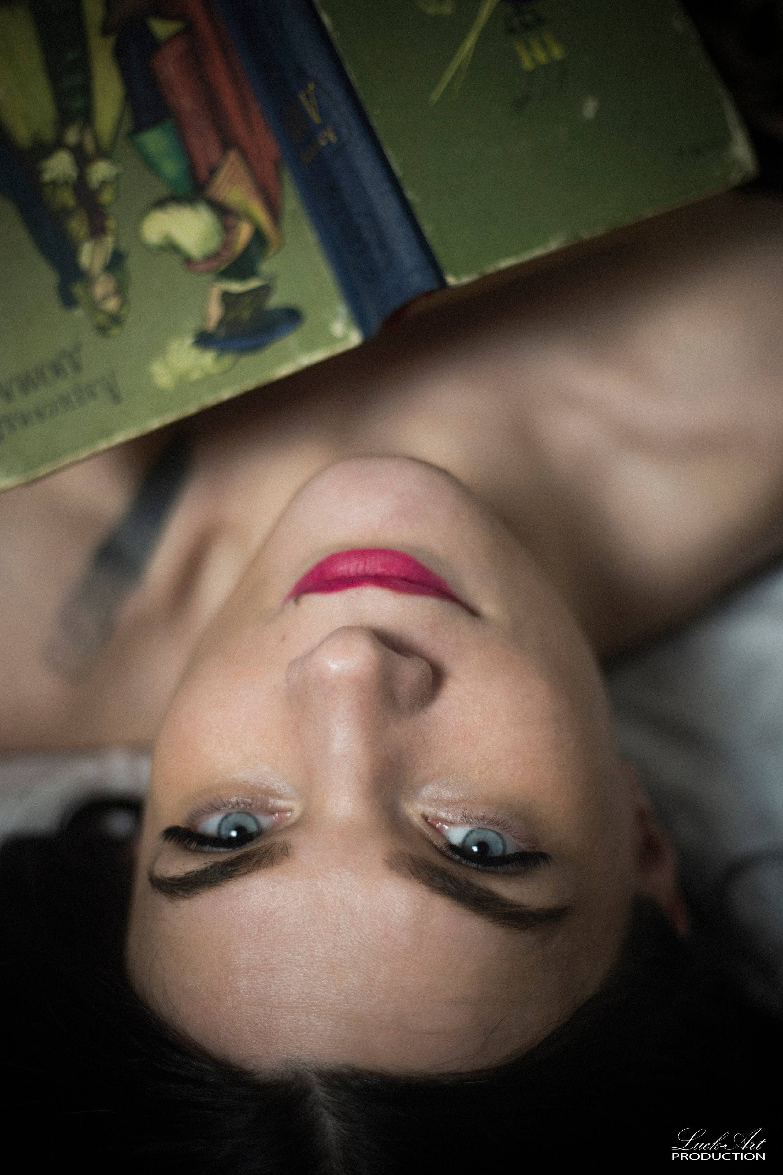 სტუდიური და გარე ფოტოსესიები. Clapp Studio