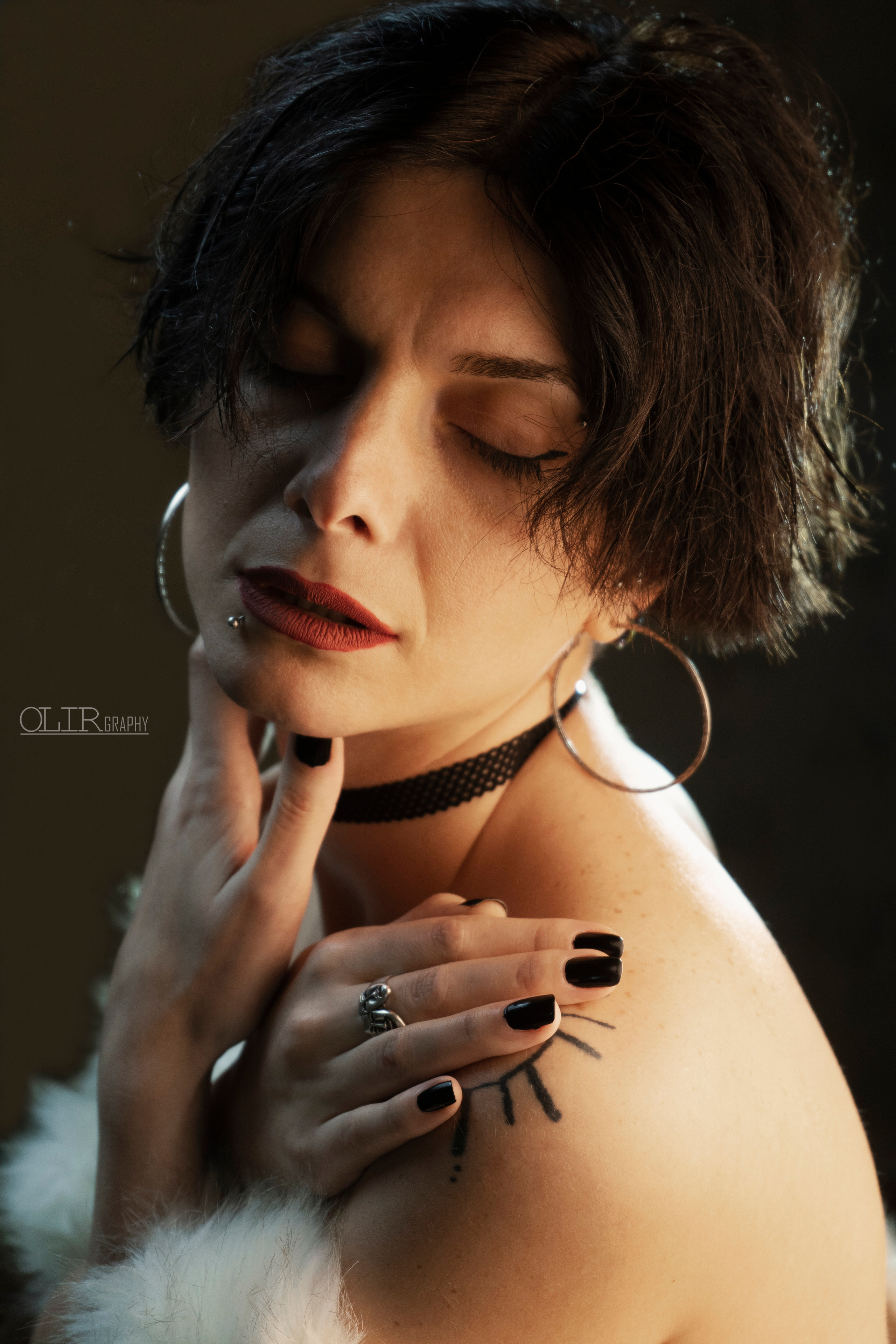 სტუდიური და გარე ფოტოსესიები. Clapp Studio