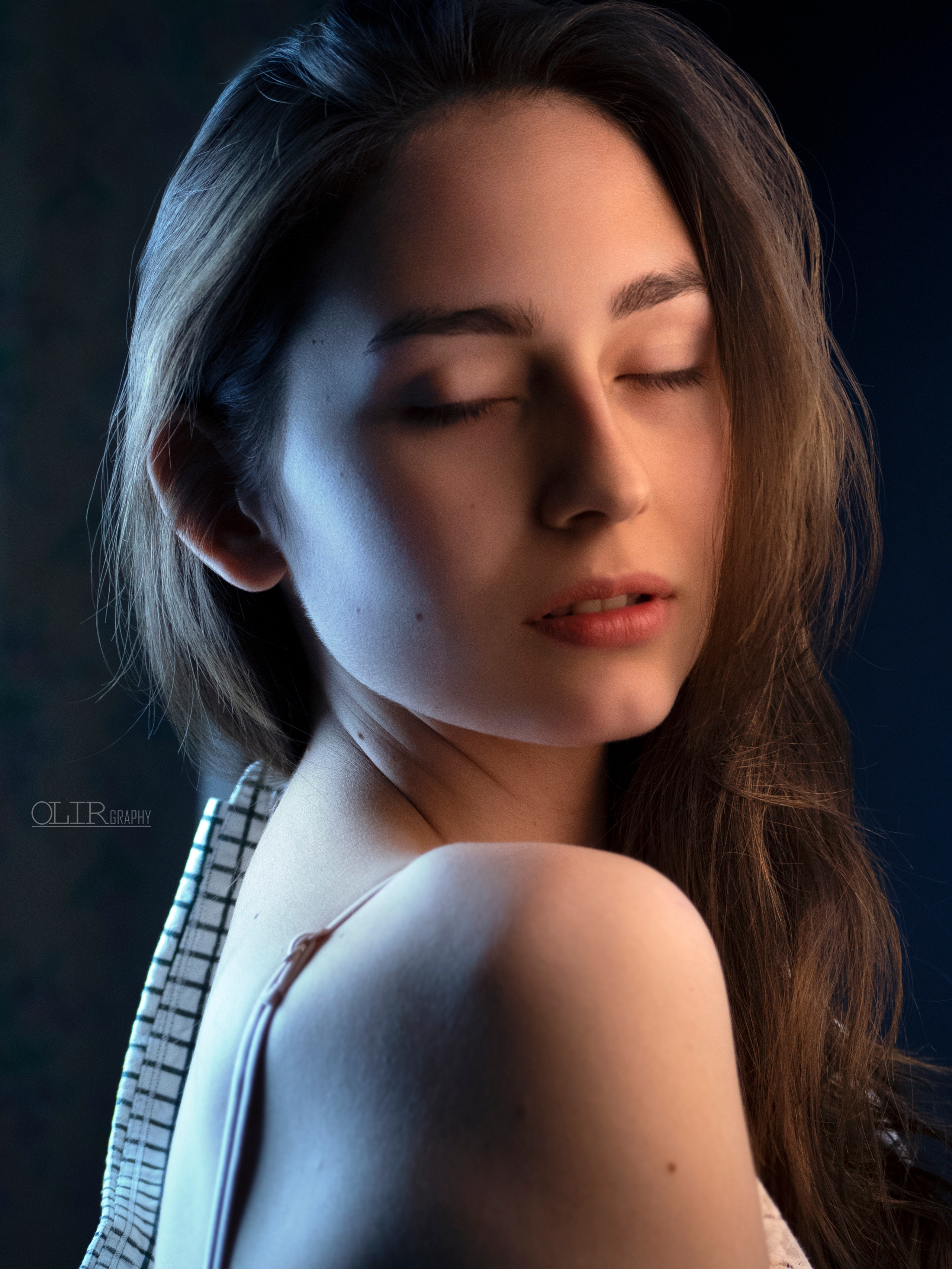 სტუდიური და გარე ფოტოსესიები. Clapp Studio