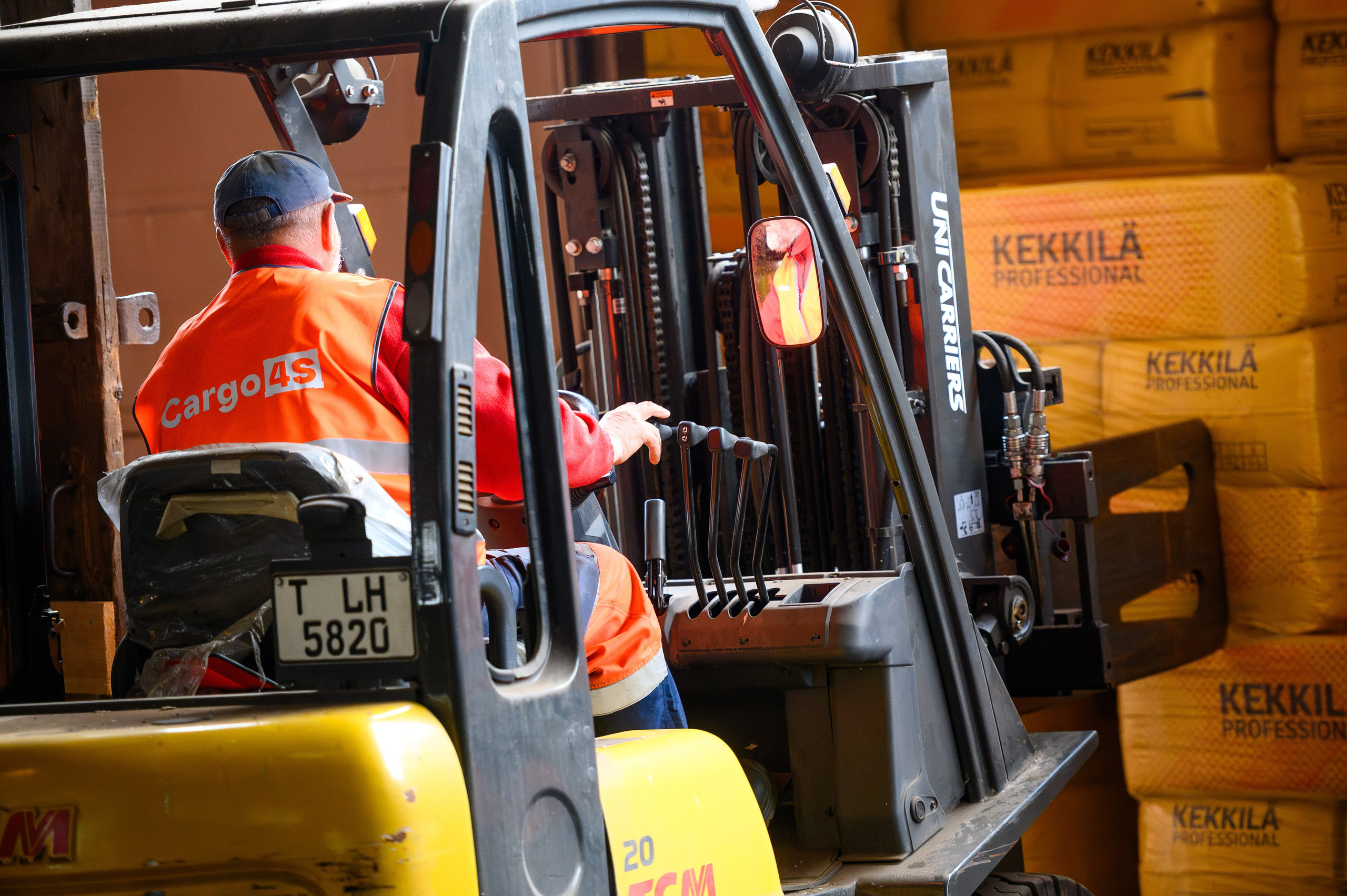 Cargo 4s — reklāmas foto. Ritvars Pujats Emotion Photographer