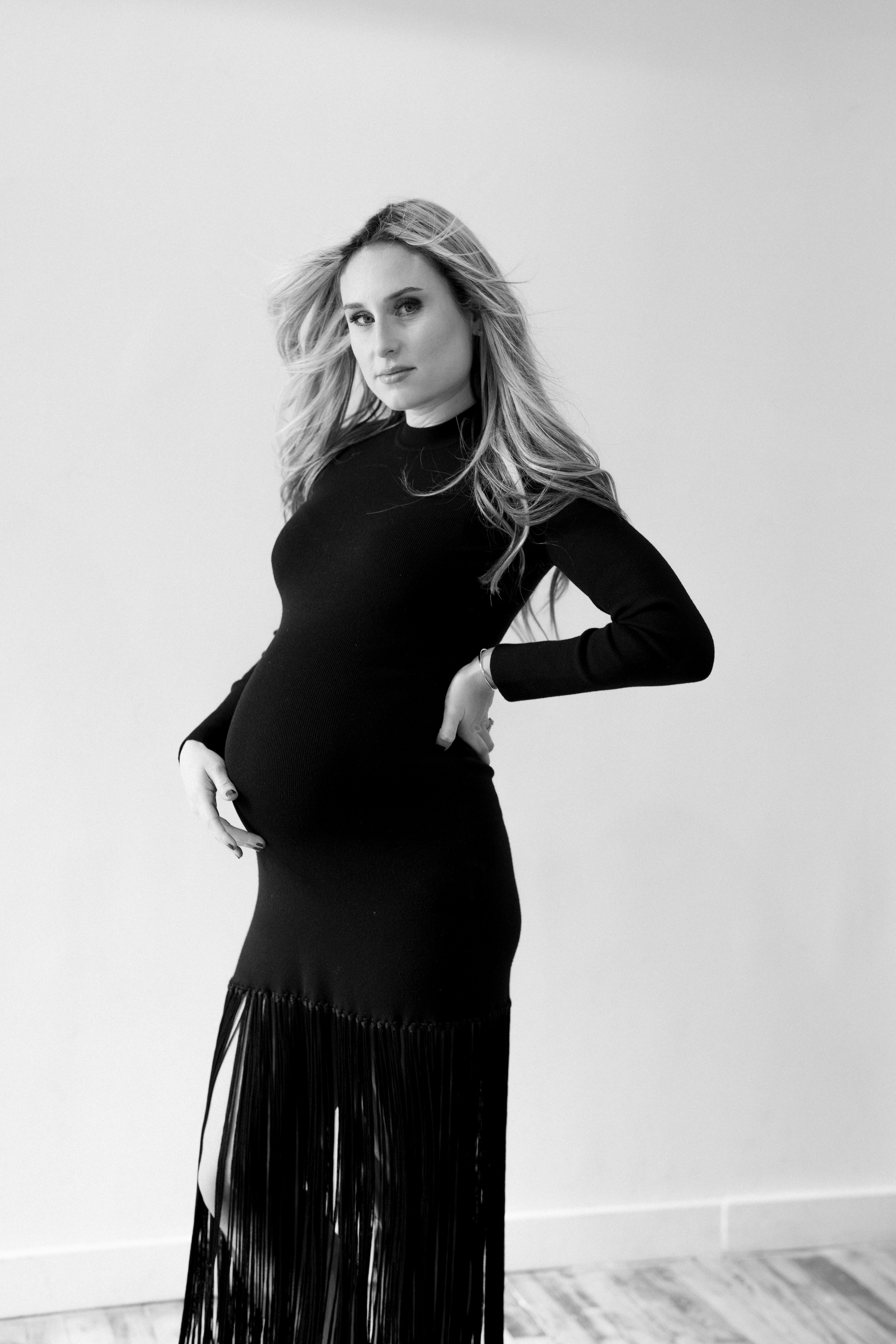 Alexa. Modern maternity photographer in Long Island New York