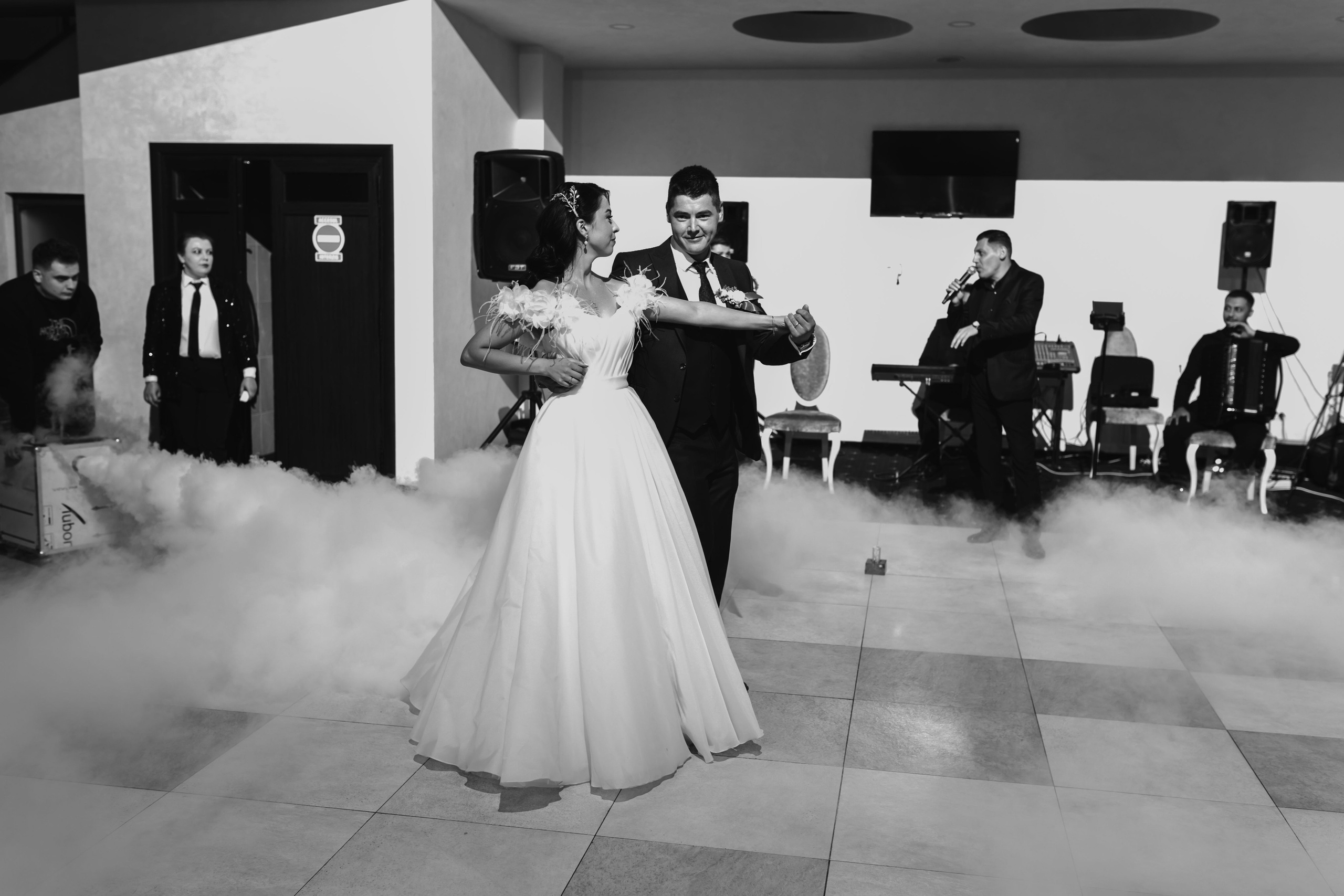 Loredana & Emilian – Ziua Nunții | Videografie - fotografie Botez Suceava, Iași, Botoșani. Servicii foto-video profesionale, pentru momente de neuitat
