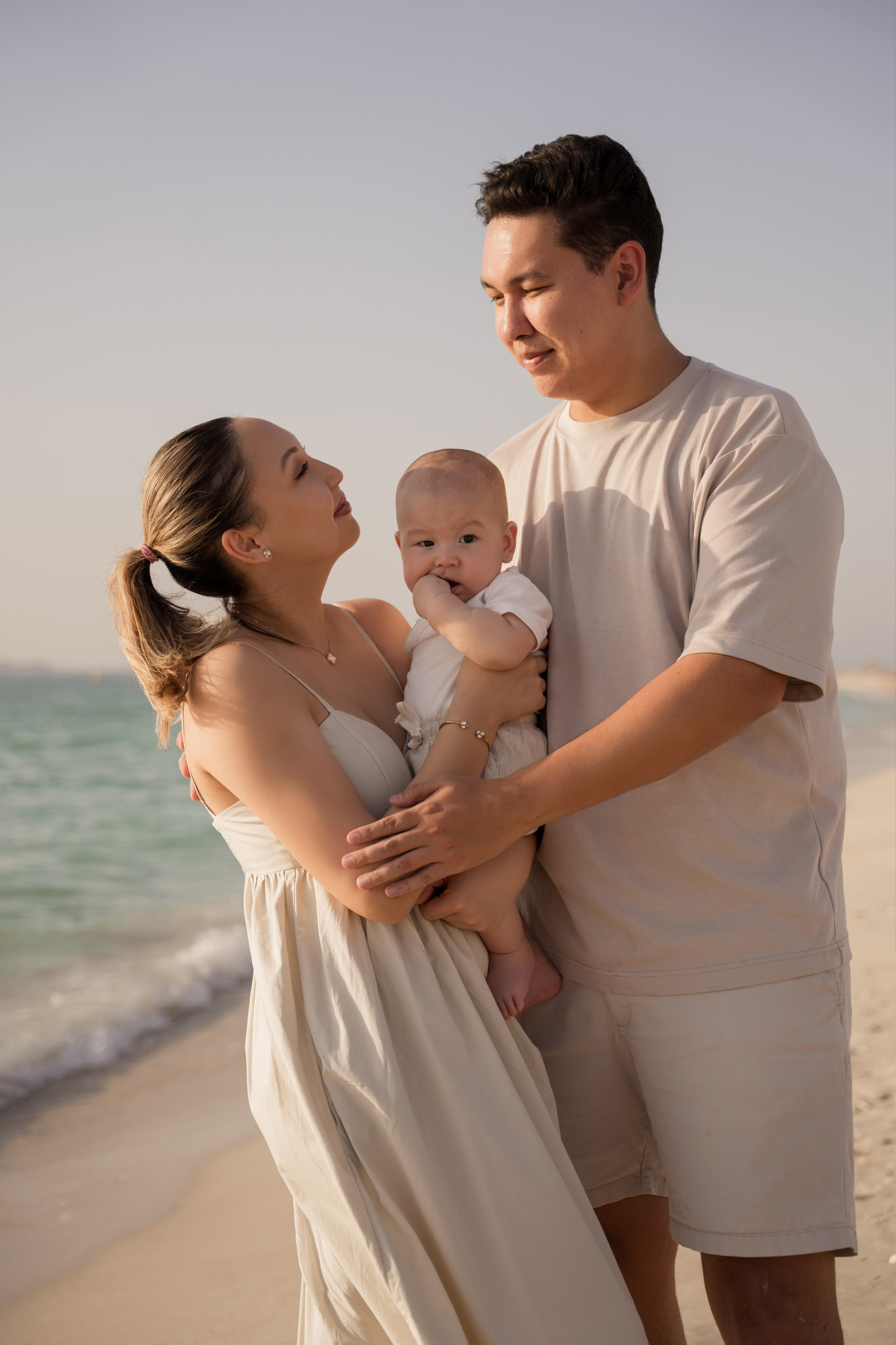 Waves and sun. Angela Iakovleva — Family Photographer in Dubai