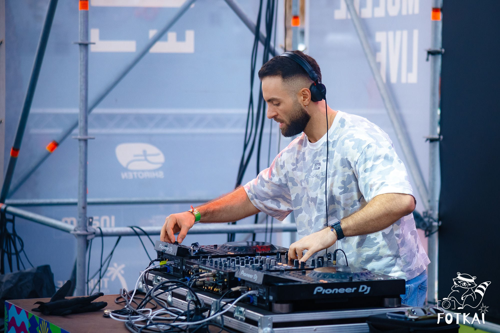 Cariña La Fiesta 2.0 — Fotos del evento en El Muelle Live, Alicante, 2026 | FOTKAI
