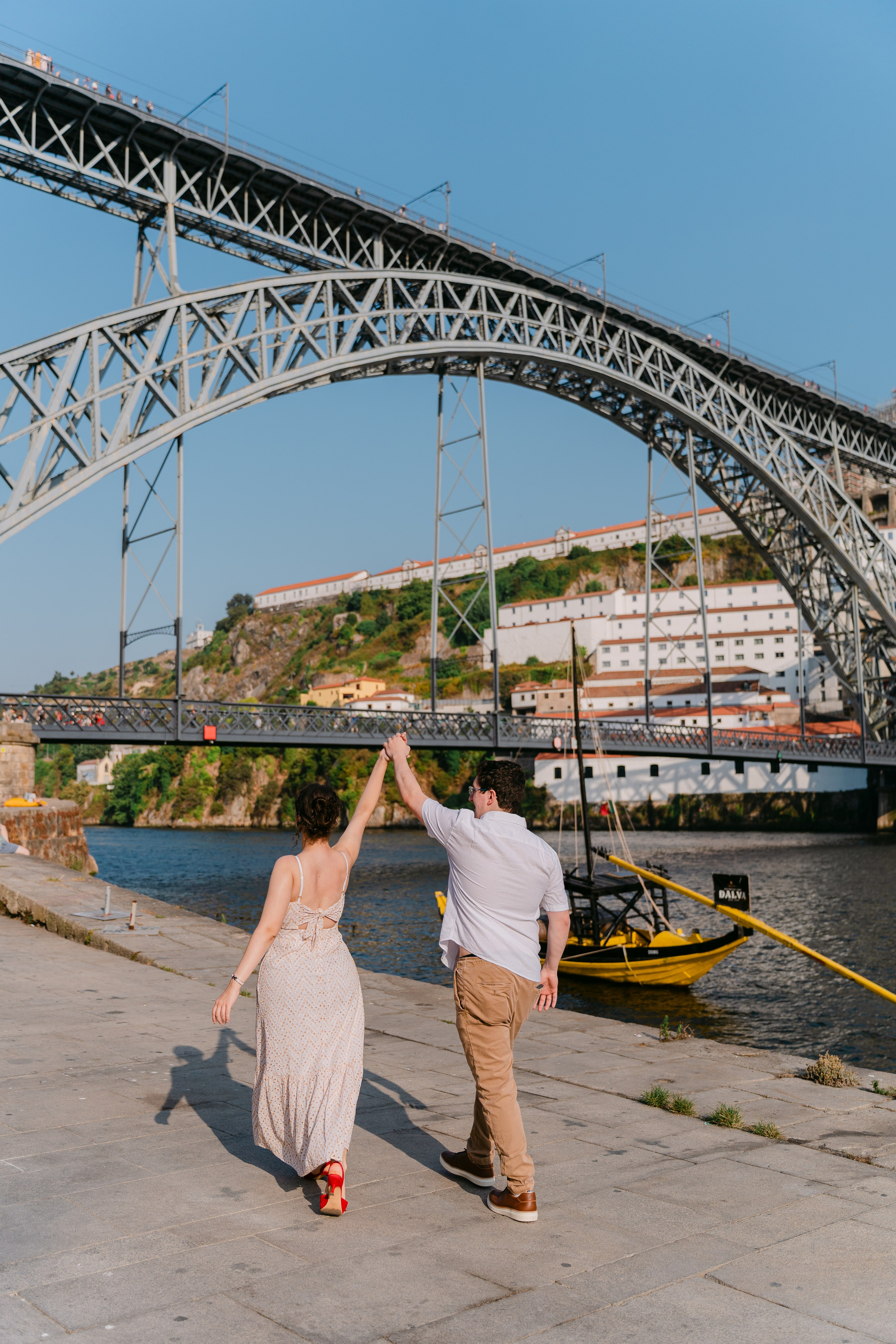 Wedding proposal at Senhor da Pedra. Fotógrafo de casamentos e ensaios para casais em Porto