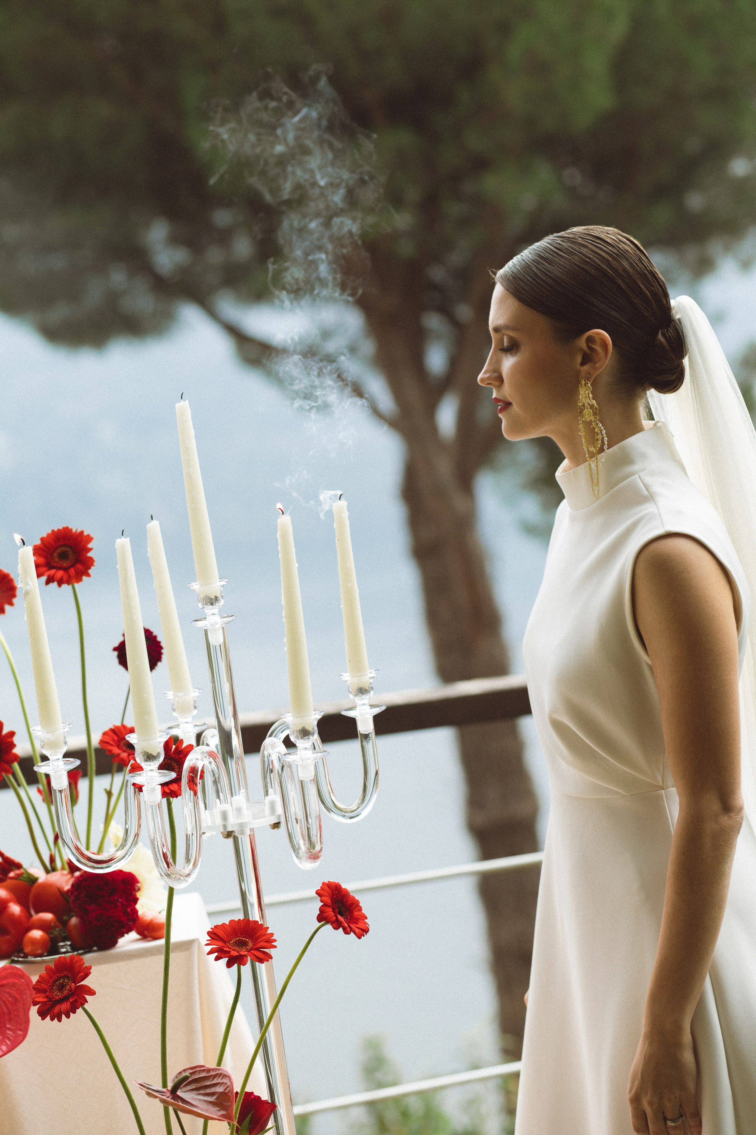 Julia — Red Wedding Editorial on Lake Como. Liza Bizzaro — Italy Wedding, Love Story & Portrait Photographer in Milan, Turin, Piedmont and Across Italy