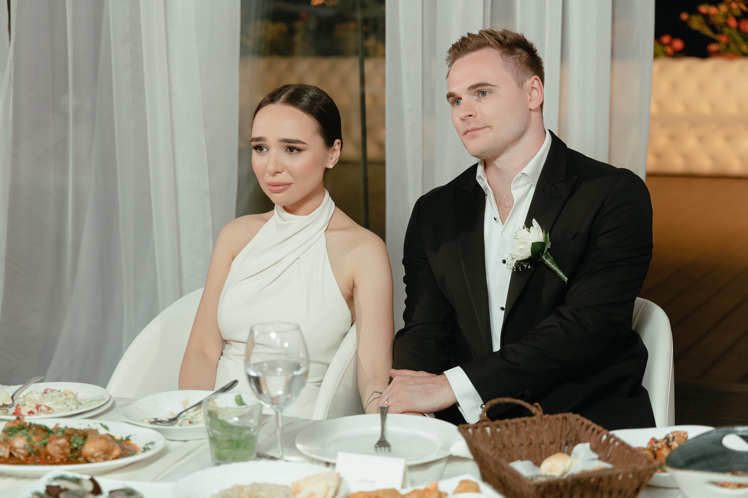 Thomas & Suyumbika. Главная