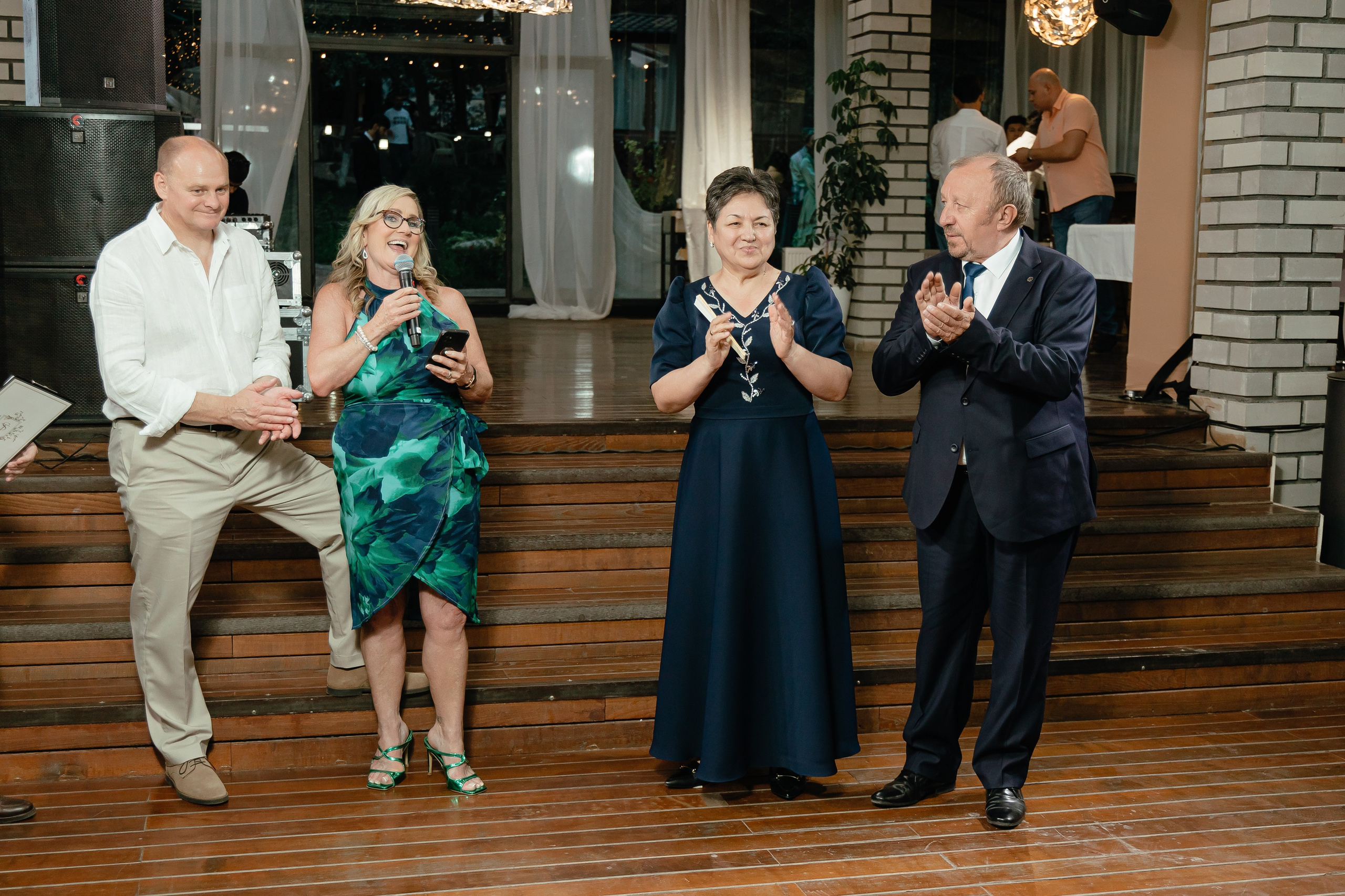 Thomas & Suyumbika. Главная