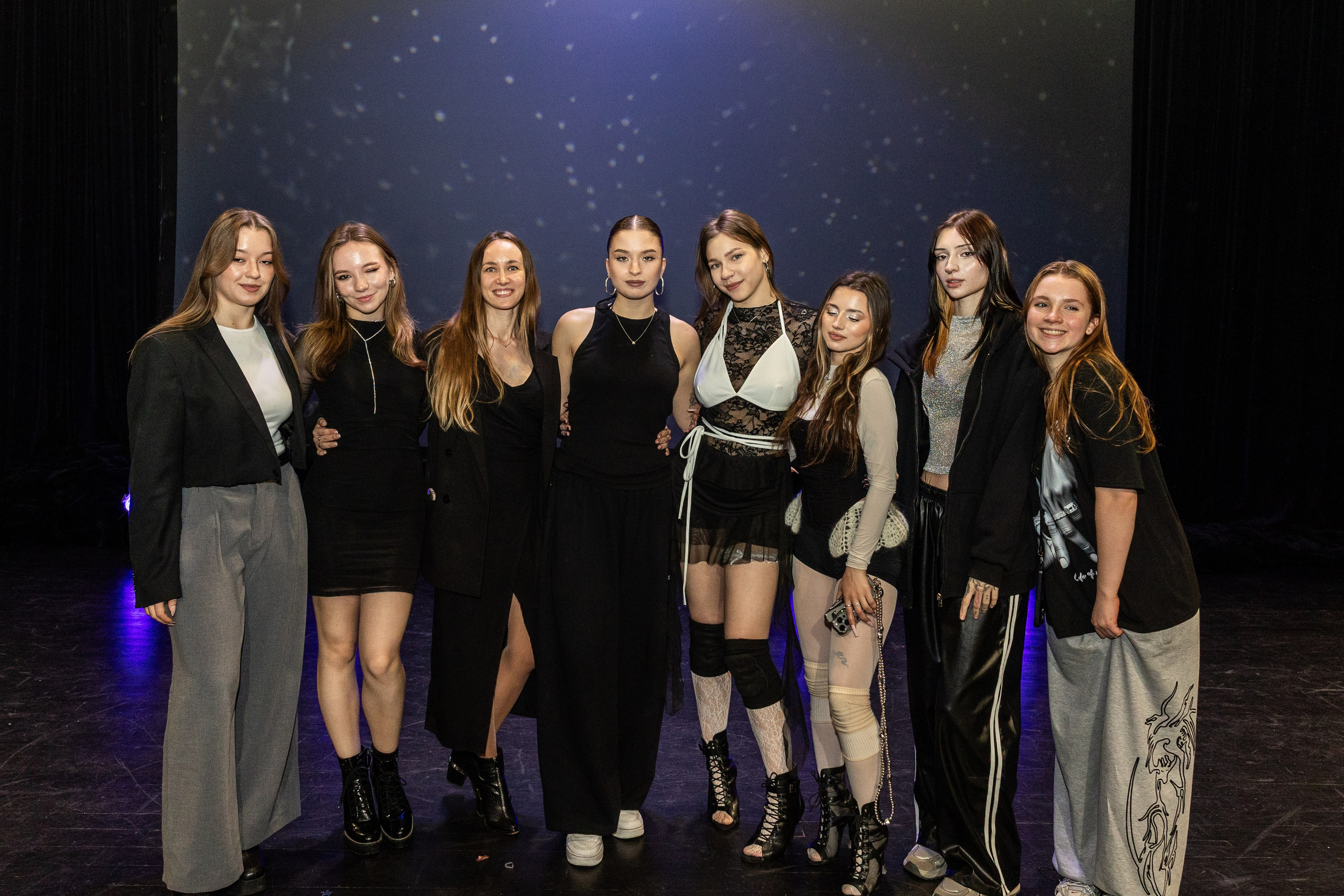 LEO DANCE SHOW WINTER 2025. Семейный и детский фотограф в Варшаве Мила Бобровская