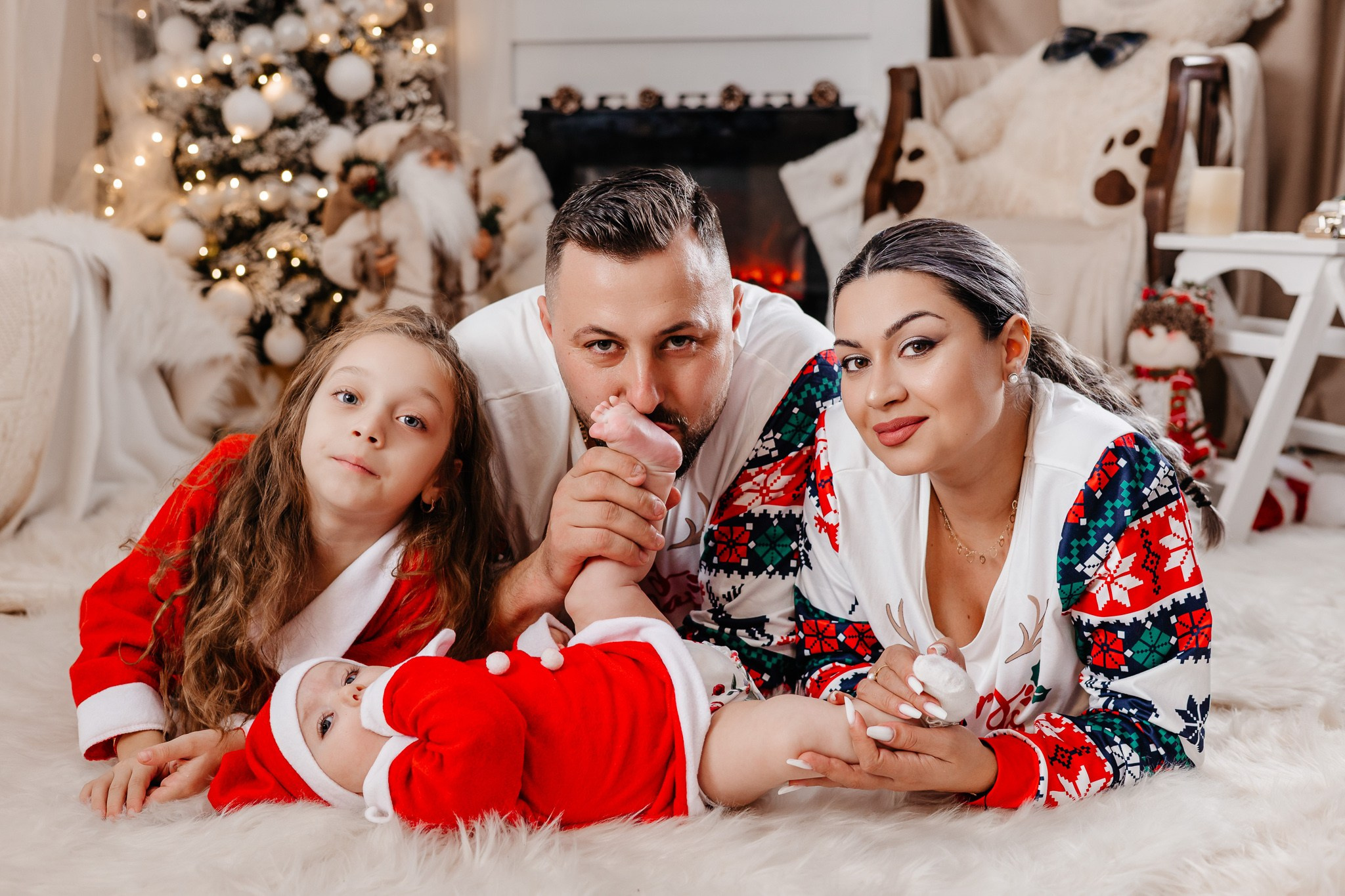 Ședințe Foto Crăciun 2025 Piatra Neamț | Fotografii de Sărbători | FotoACTIV. Fotograf Profesionist Piatra Neamț, Roman, Târgu Neamț, Bicaz, Neamț | Studio, Nuntă, Botez, Eveniment | FotoACTIV