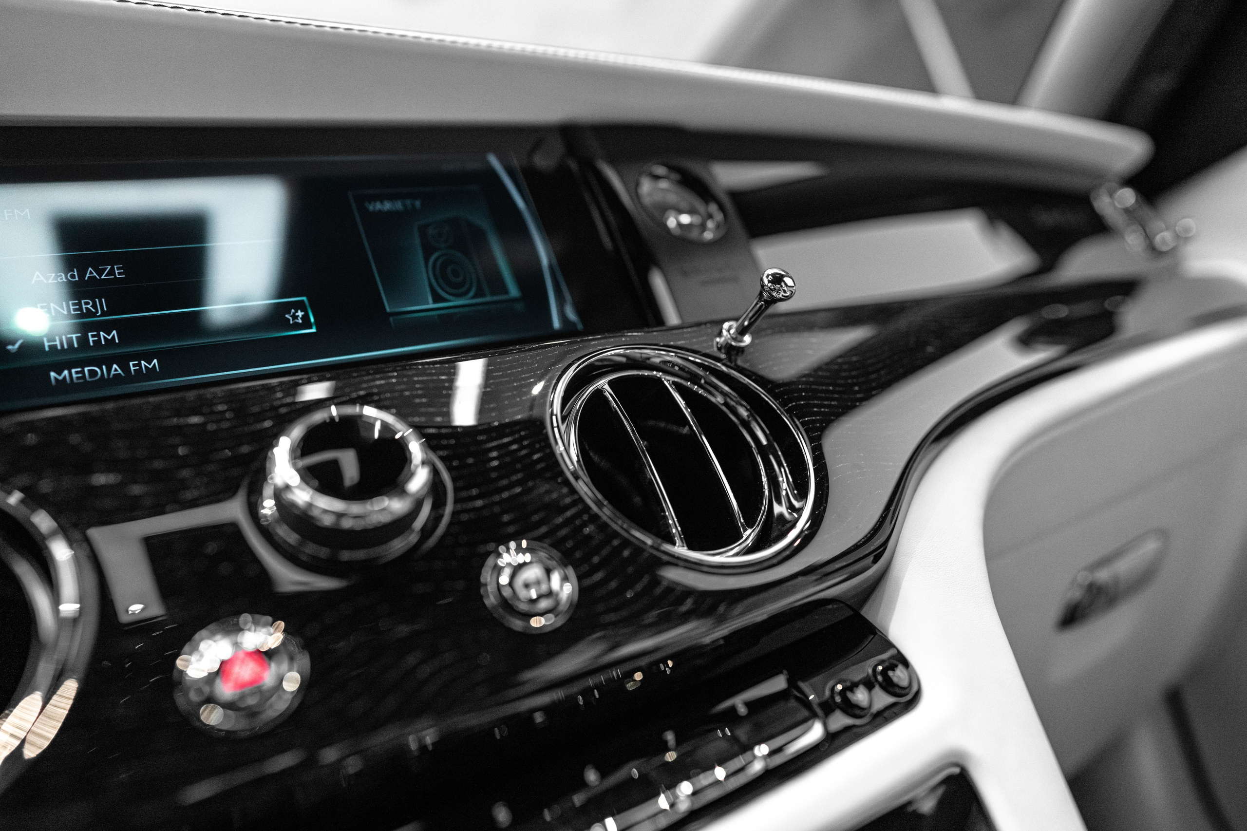 ROLLS-ROYCE. WORLDWIDE COMMERCIAL AUTOMOTIVE PHOTOGRAPHER