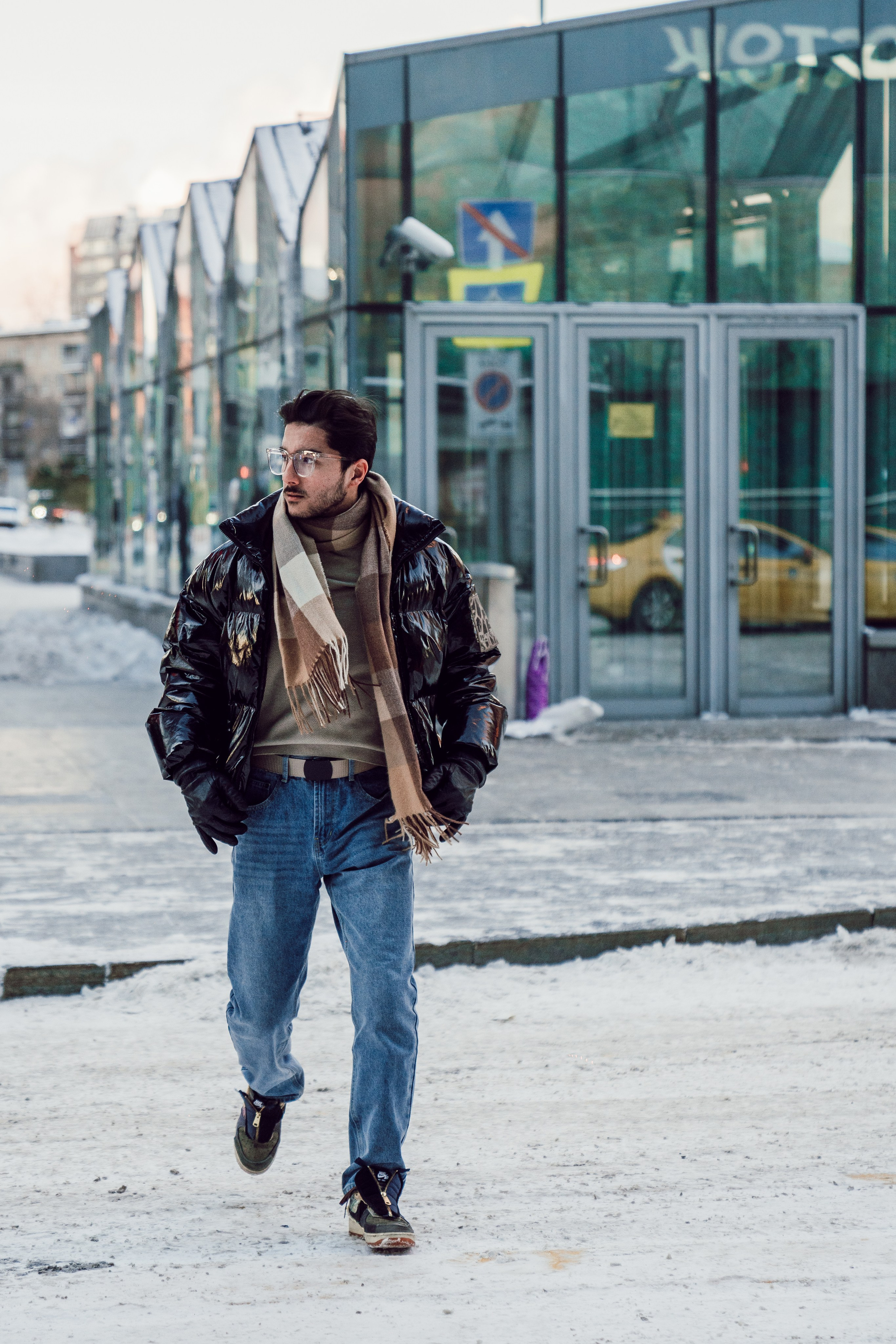 Male portrait on the background of Moscow city. Photographer in Uzbekistan and Samarkand Djasur Marupov