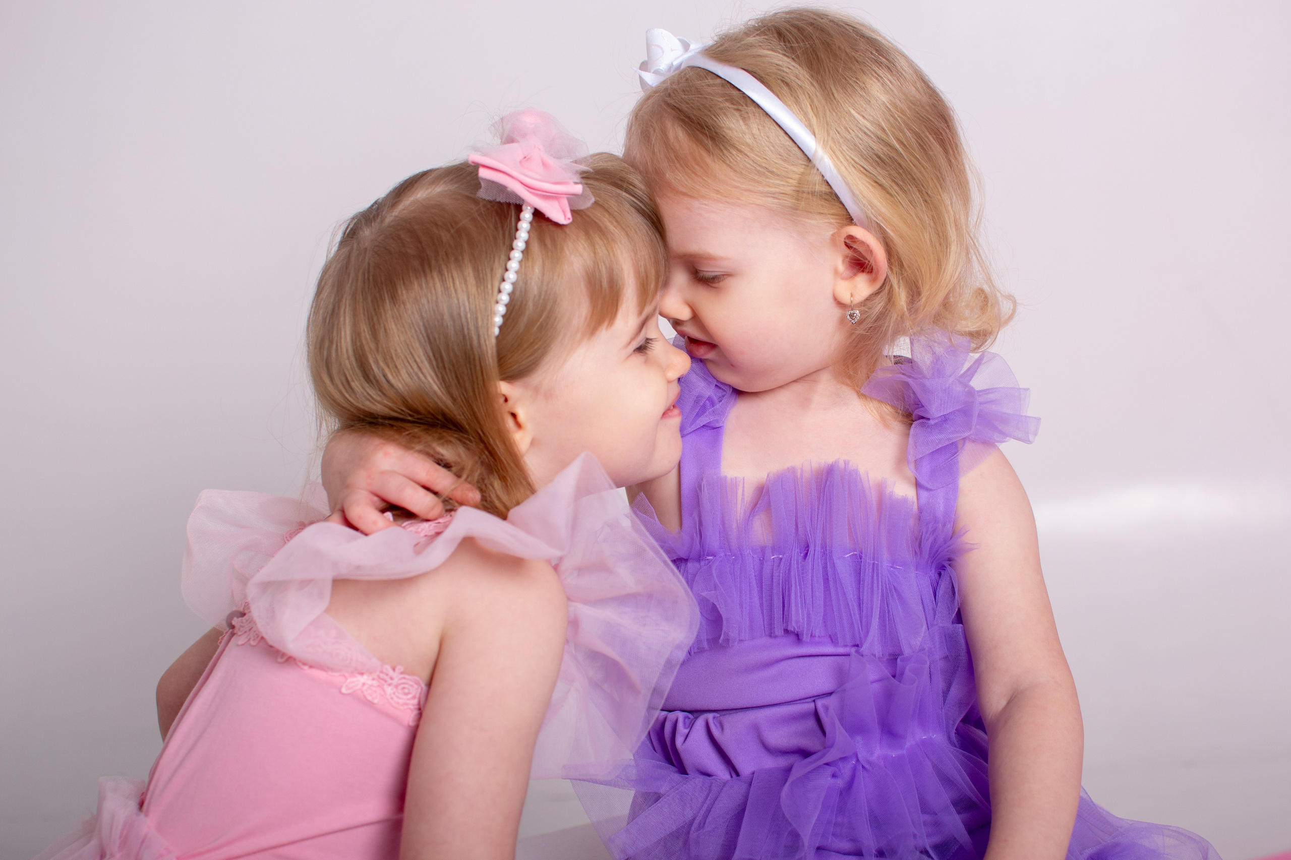 Сестрички. Фотограф новорожденных в Темиртау и Караганде Любовь Жукова newborn