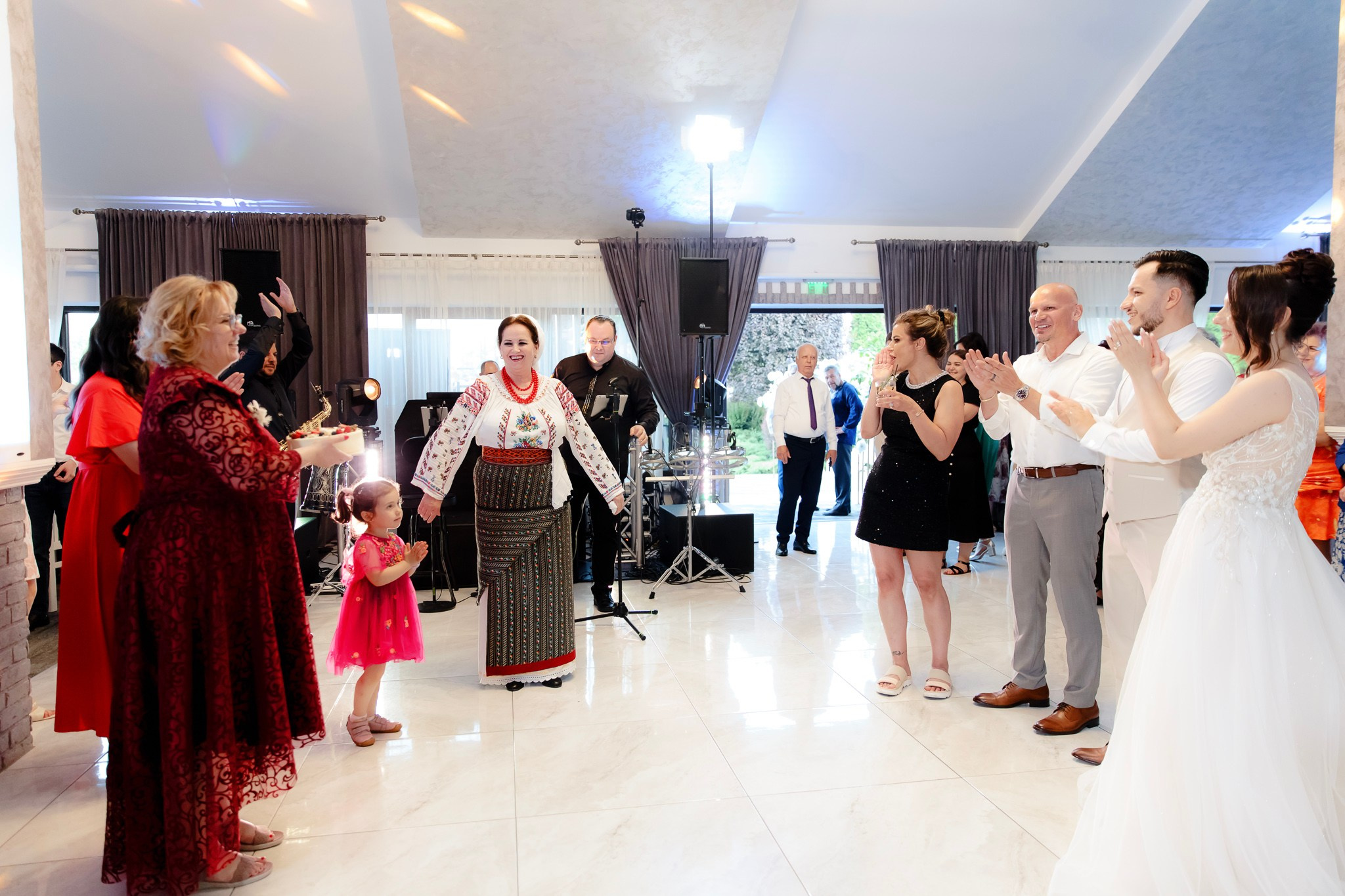 Ioana & Ionuț | Nuntă de poveste la Păstrăvăria Poiana din Mălini județul Suceava. Servicii foto-video profesionale, pentru momente de neuitat