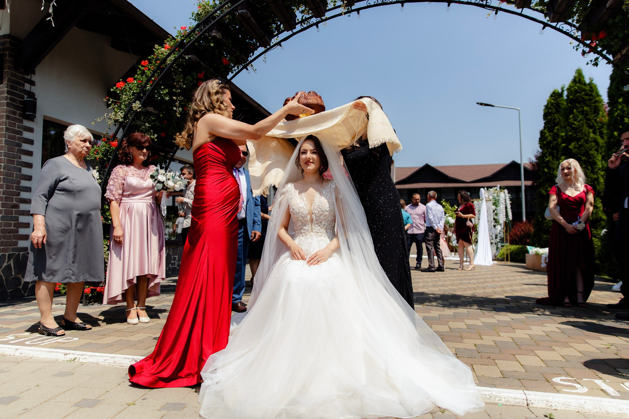 Ioana & Ionuț | Nuntă de poveste la Păstrăvăria Poiana din Mălini județul Suceava. Servicii foto-video profesionale, pentru momente de neuitat