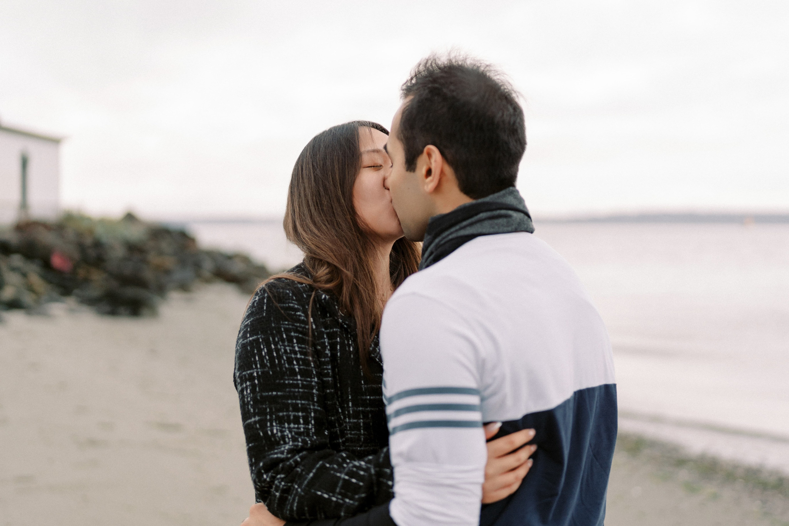Proposal. December 2024. Alki Point Lighthouse, Washington state. EVAN ARISTOV WEDDING PHOTOGRAPHY — Seattle Wedding Photographer