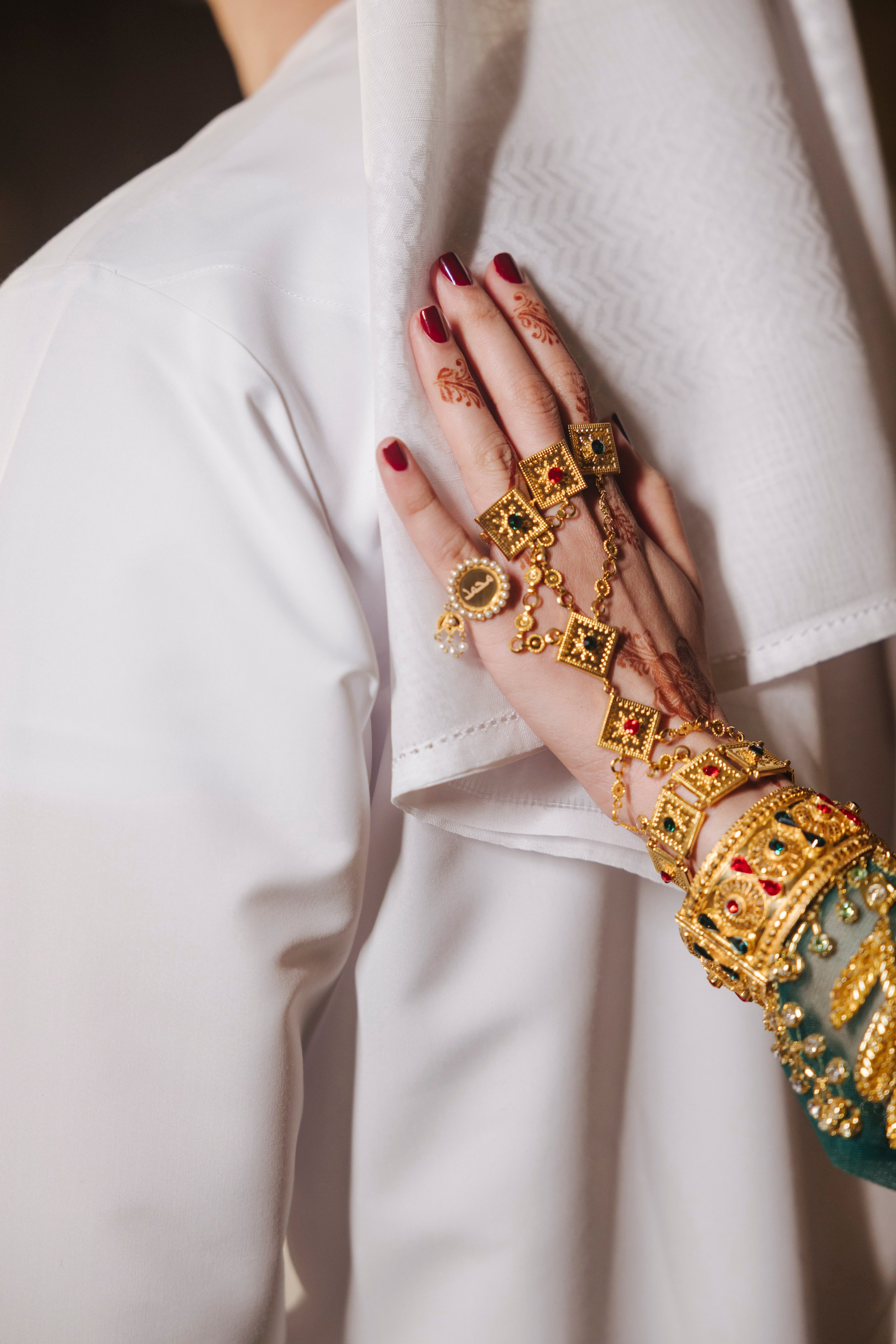 Meera Henna. Wedding, Maternity & Family Photographer in Dubai, UAE & Worldwide