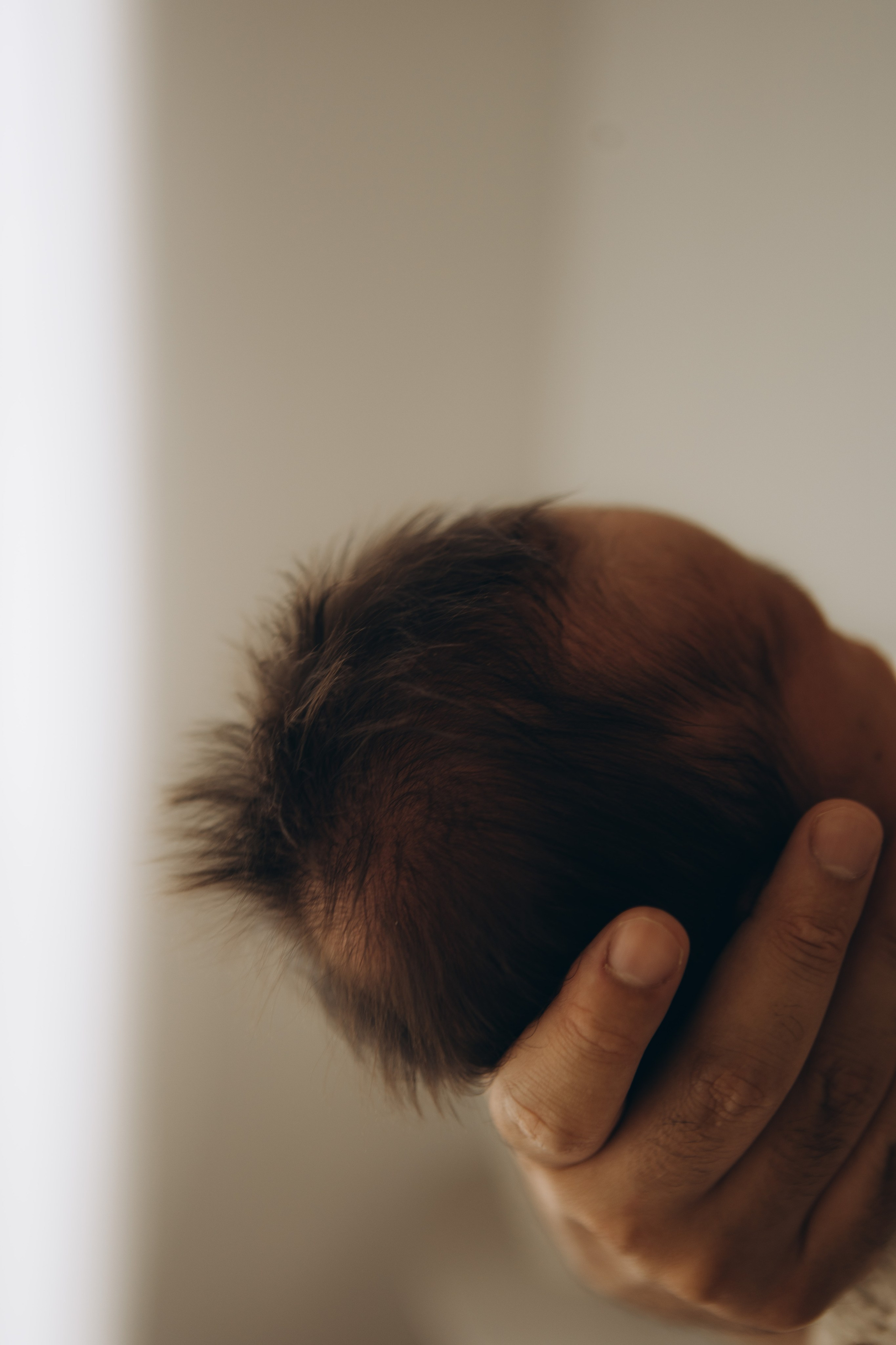 detalhe delicado de bebê recém-nascido em ensaio newborn em Sorocaba