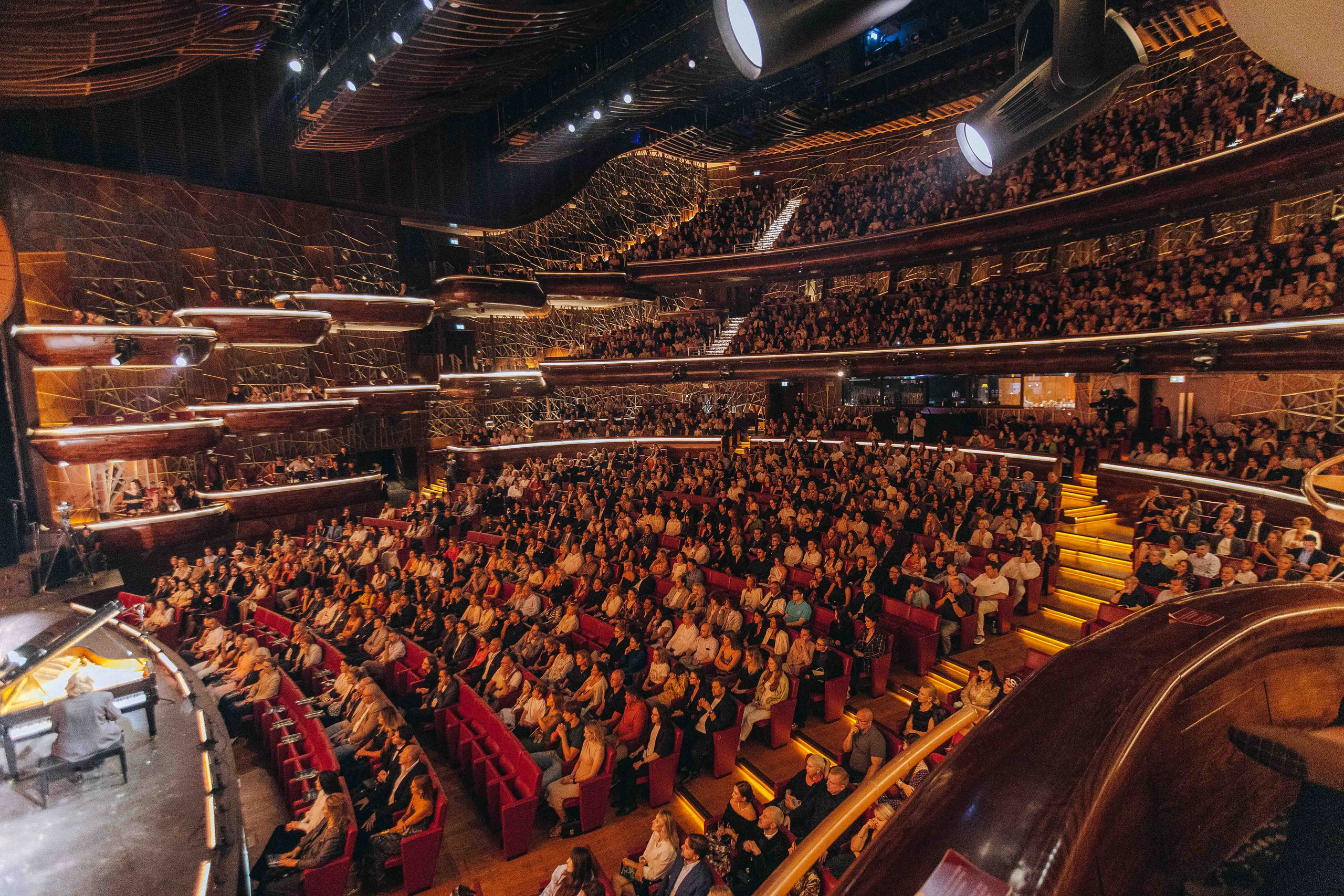 DUBAI OPERA. Wedding&Event photographer Ismail Rzayev in Baku