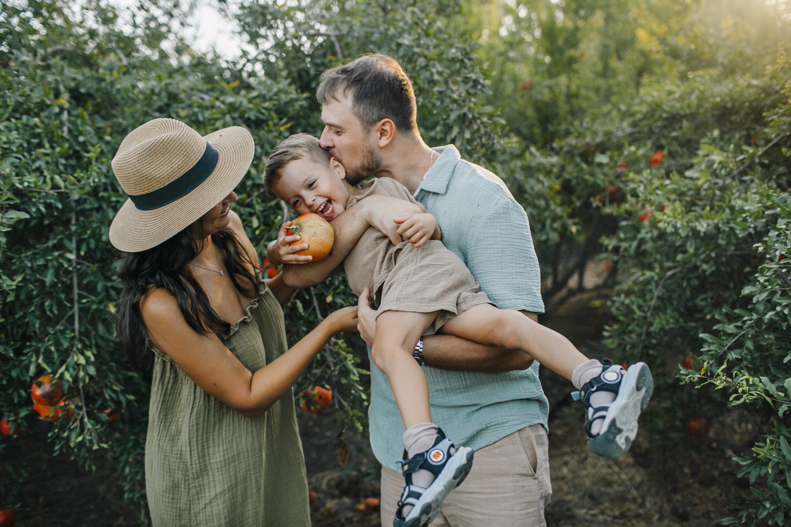 Binyamina garden. Family photographer in Israel