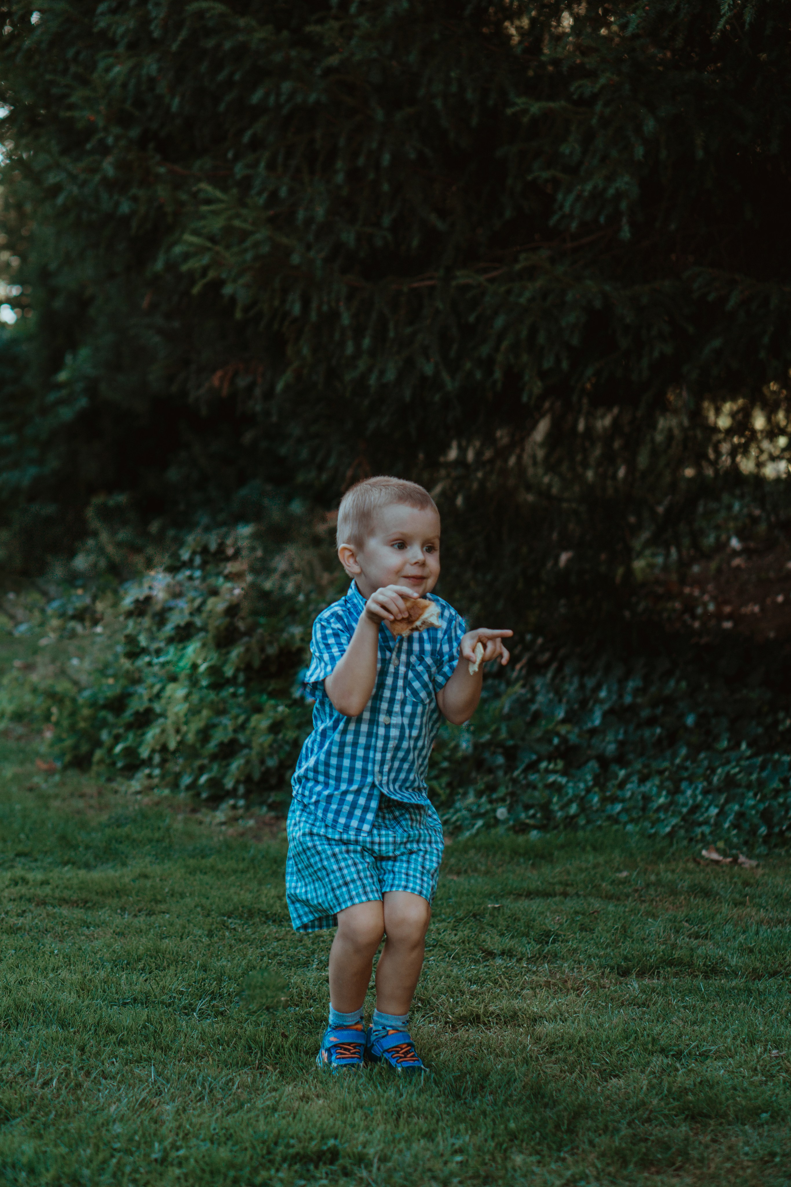 Little Kolya know how to have fun ;). Family photographer Aargau Zurich