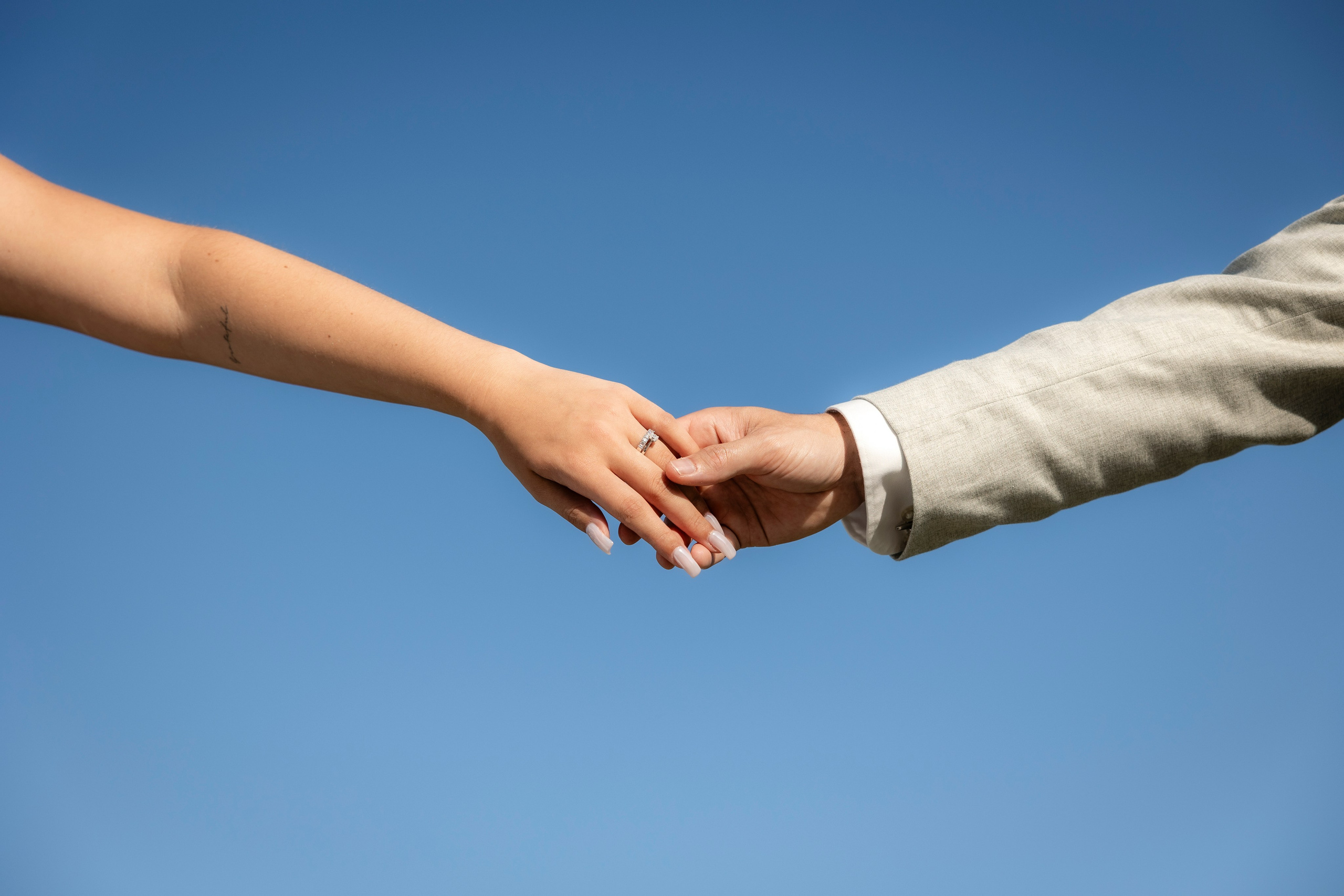 Modern Château Wedding in Occitanie — Domaine de Merlac. Eugénie Smirnova — Wedding & Elopement Photographer in Southwest France