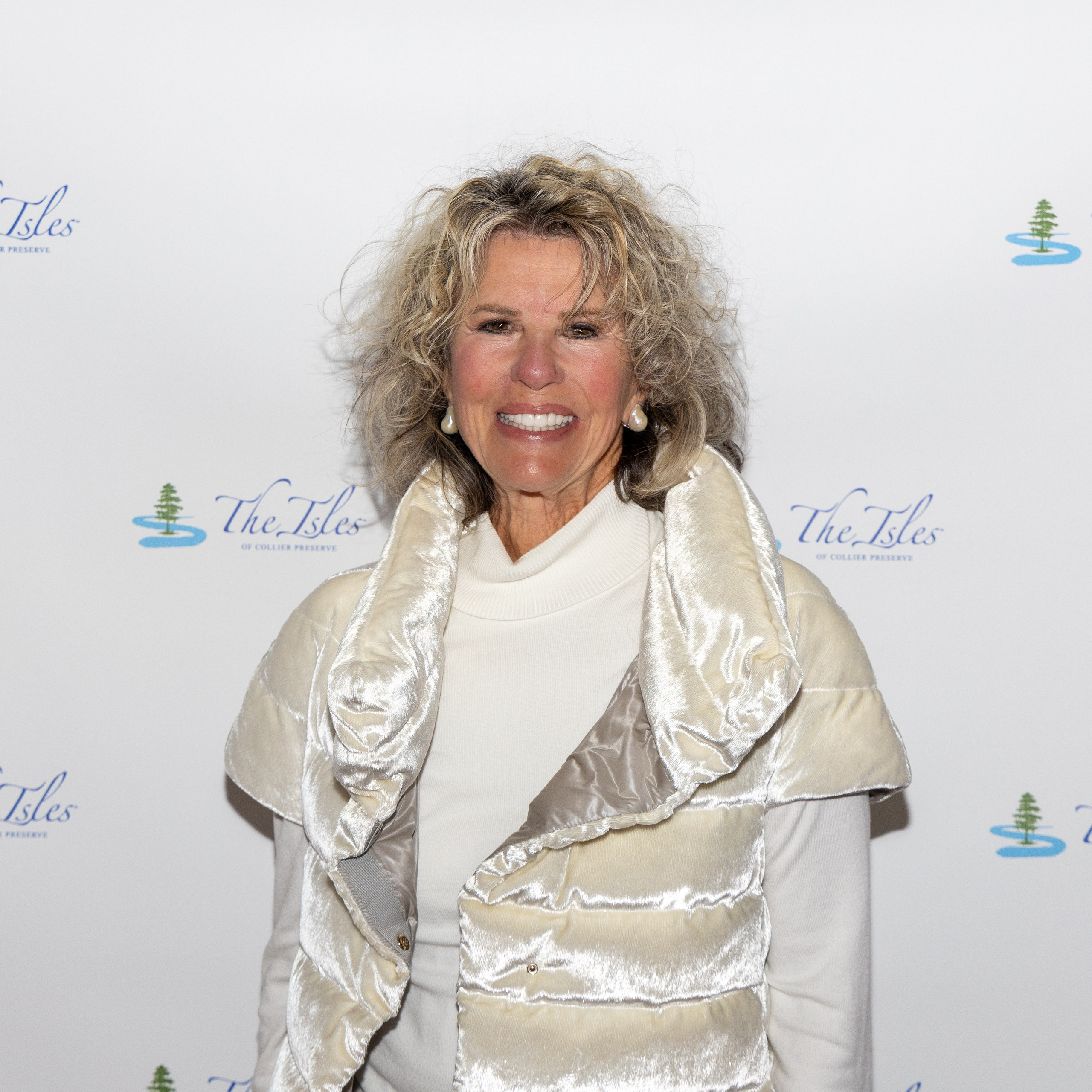 The Isles White Party. Out and About 239