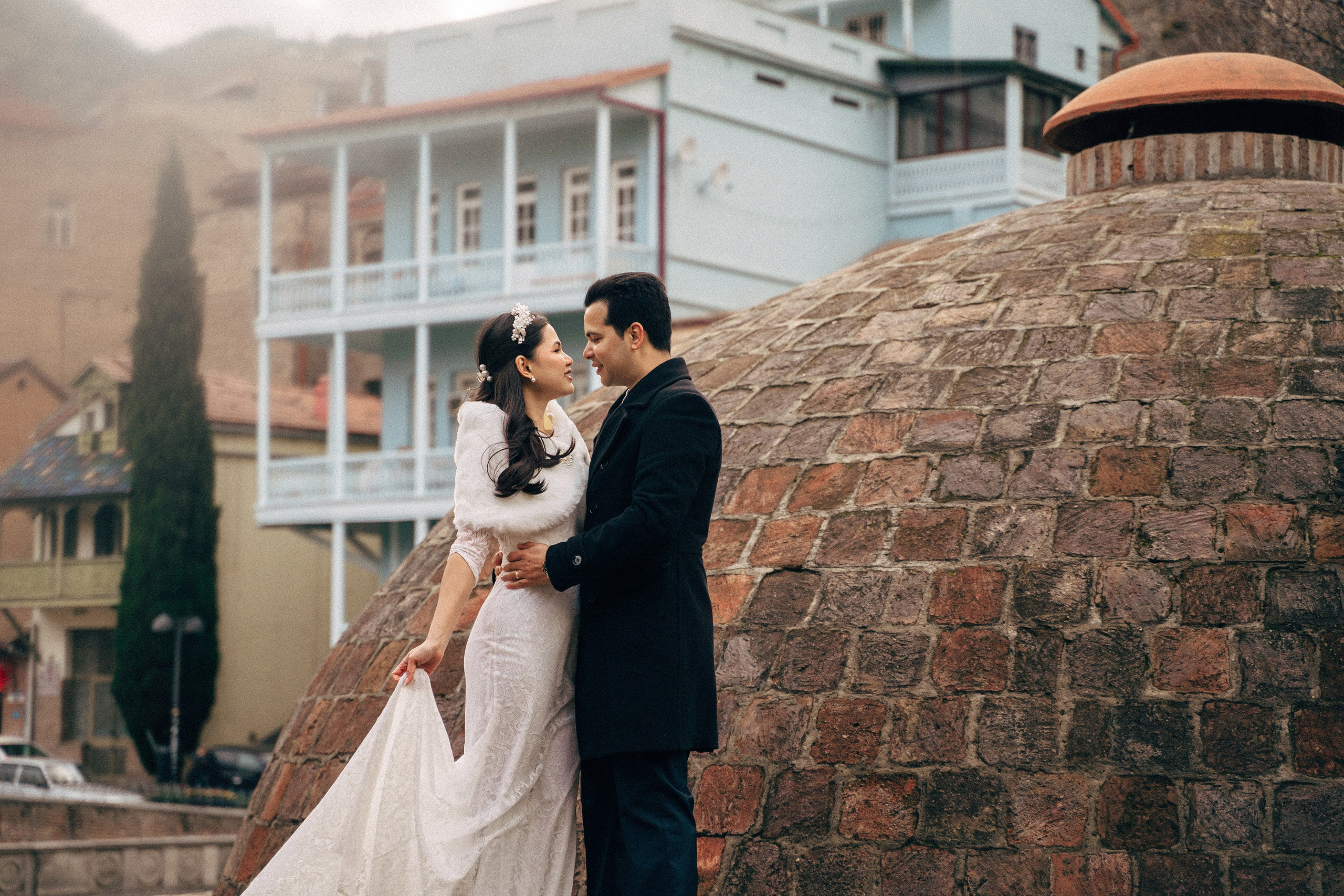 Wedding photo shoot in the Tbilisi Botanical Garden in winter