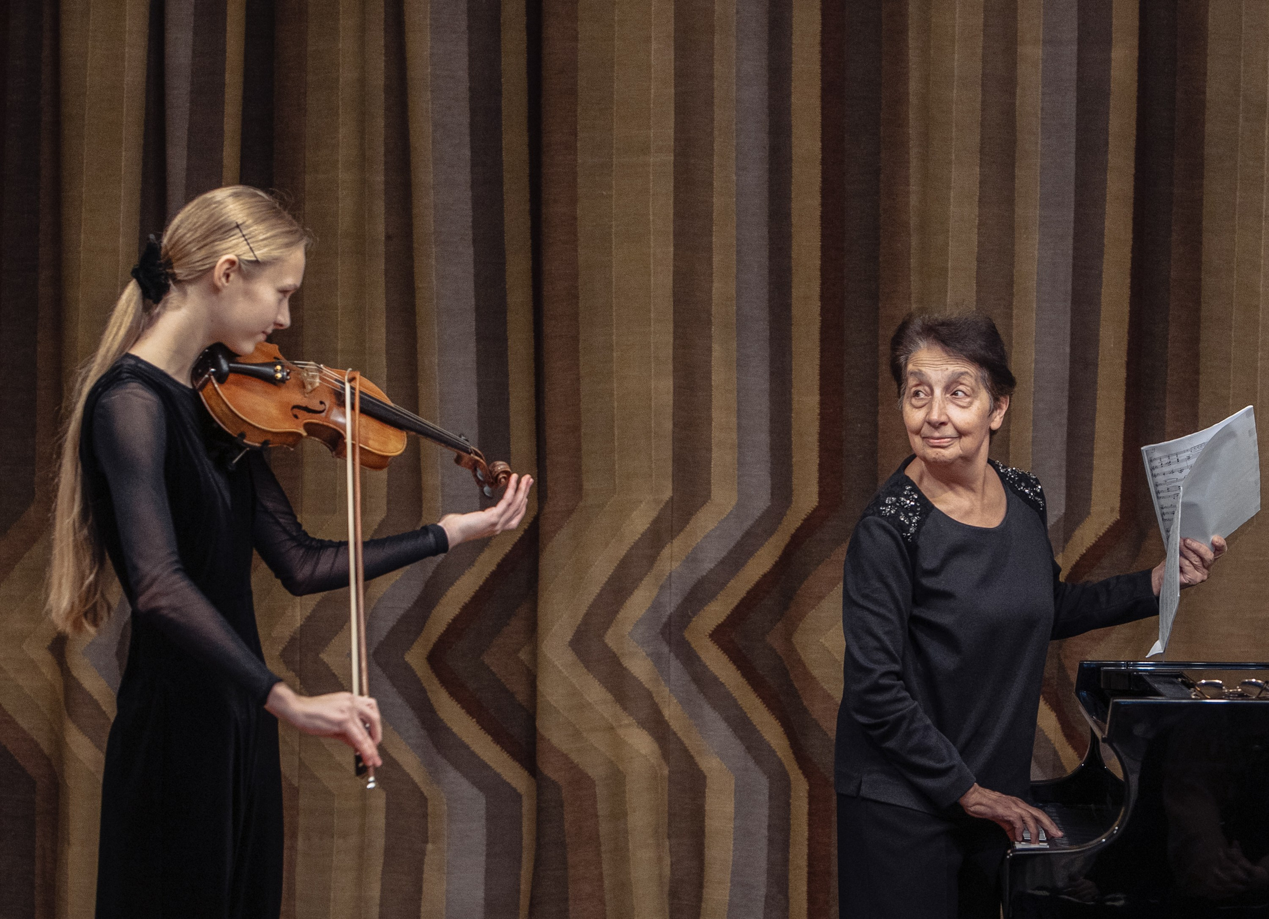 Koncerts P.Jurjāna mūzikas skolā Ukrainas bērnu atbalstam. Sandra Garanca Portrait and event photographer