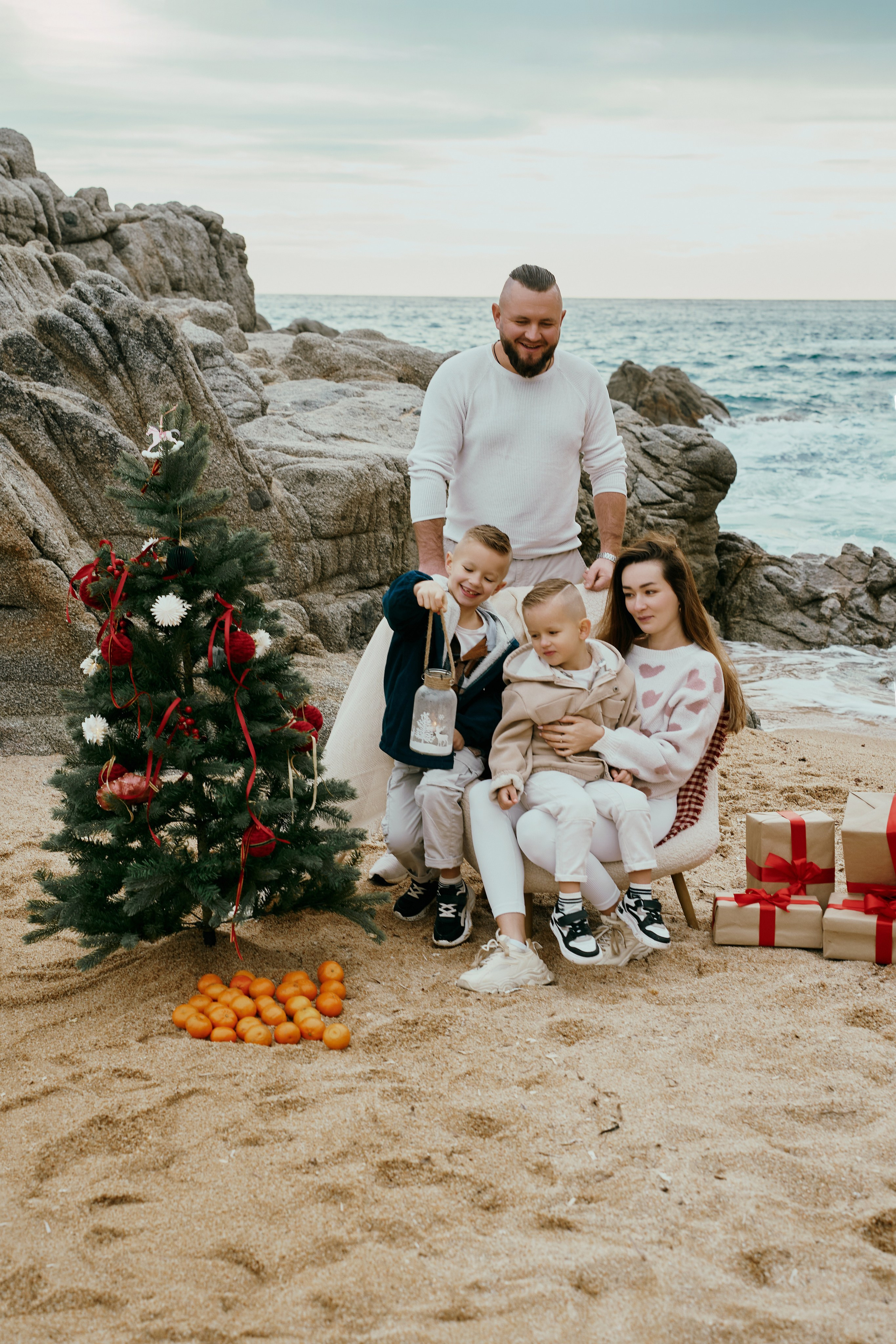 Рождество на пляже. Большая семья. Фотограф в Барселоне Жанна Захарченко
