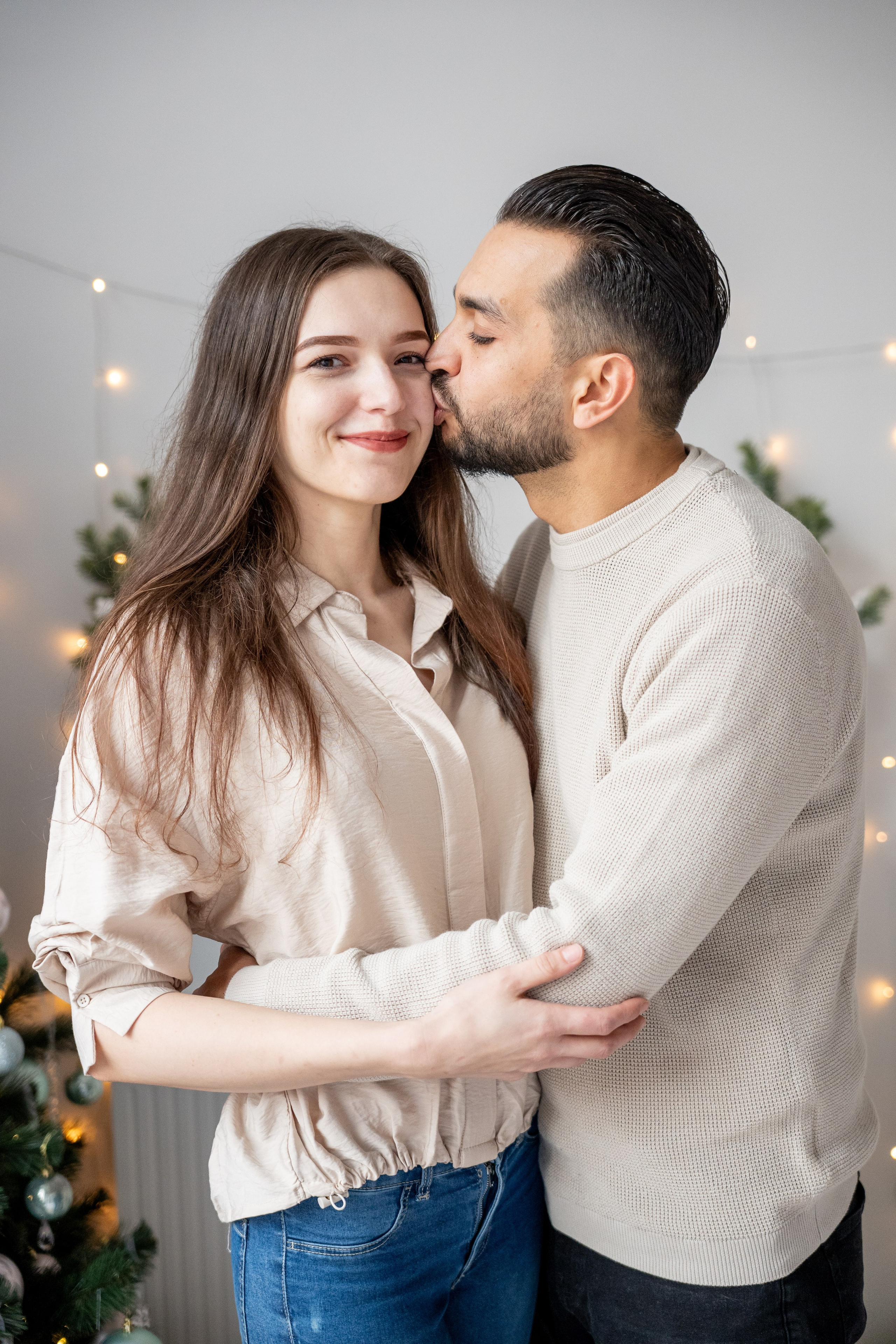 Rodina při společném focení ve studiu