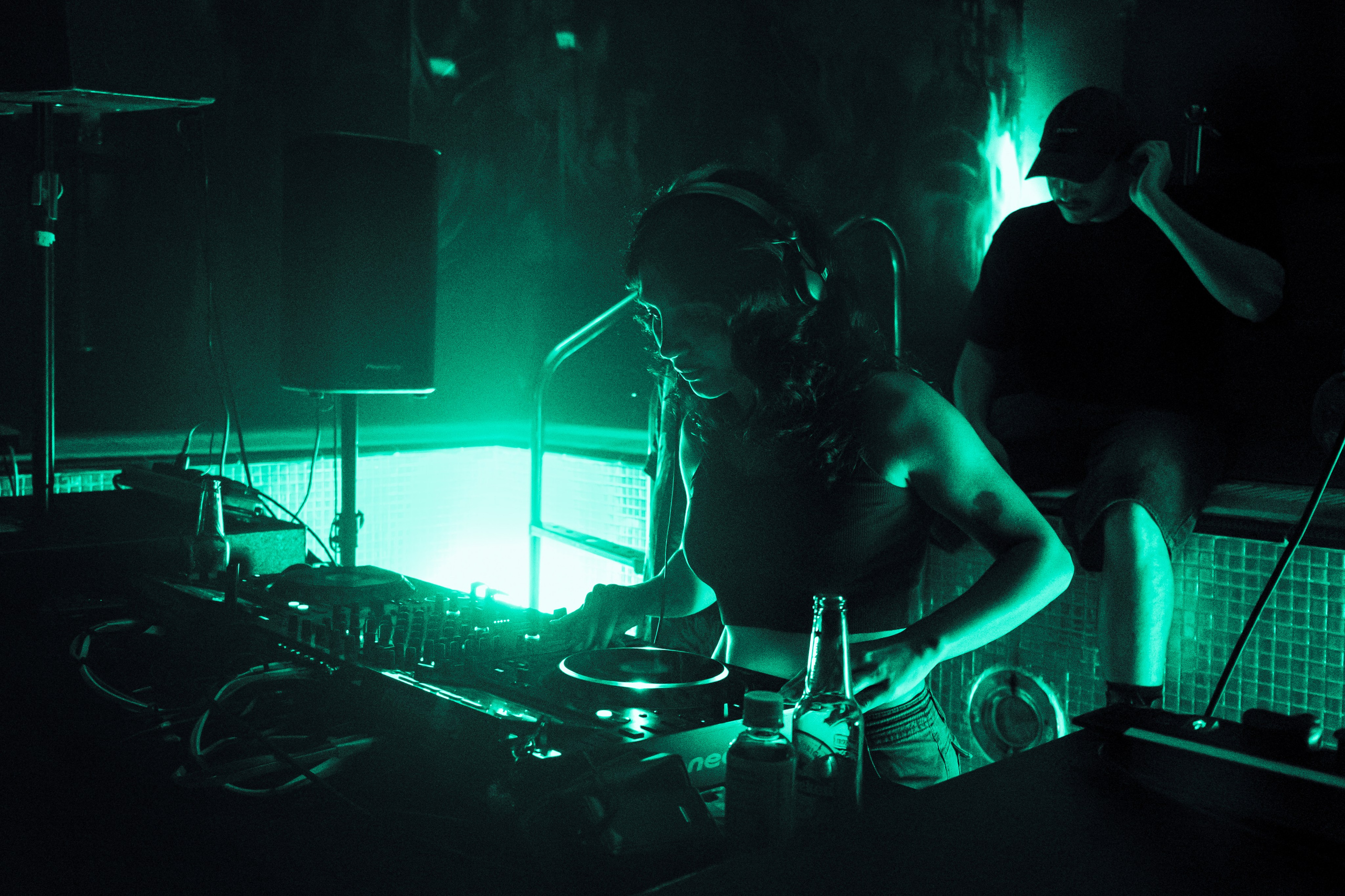 NIGHTLIFE. Versoluna